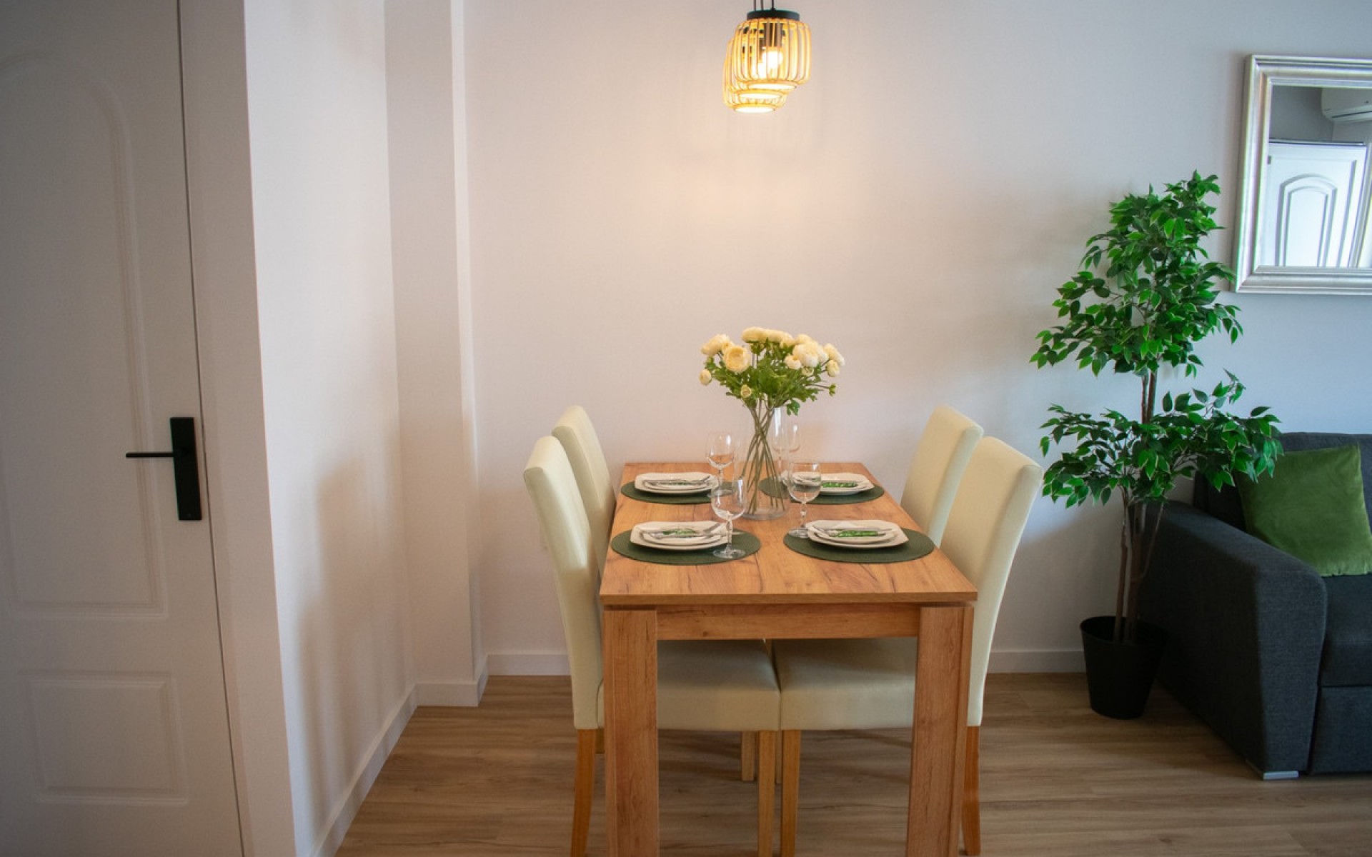  - Radhus - 