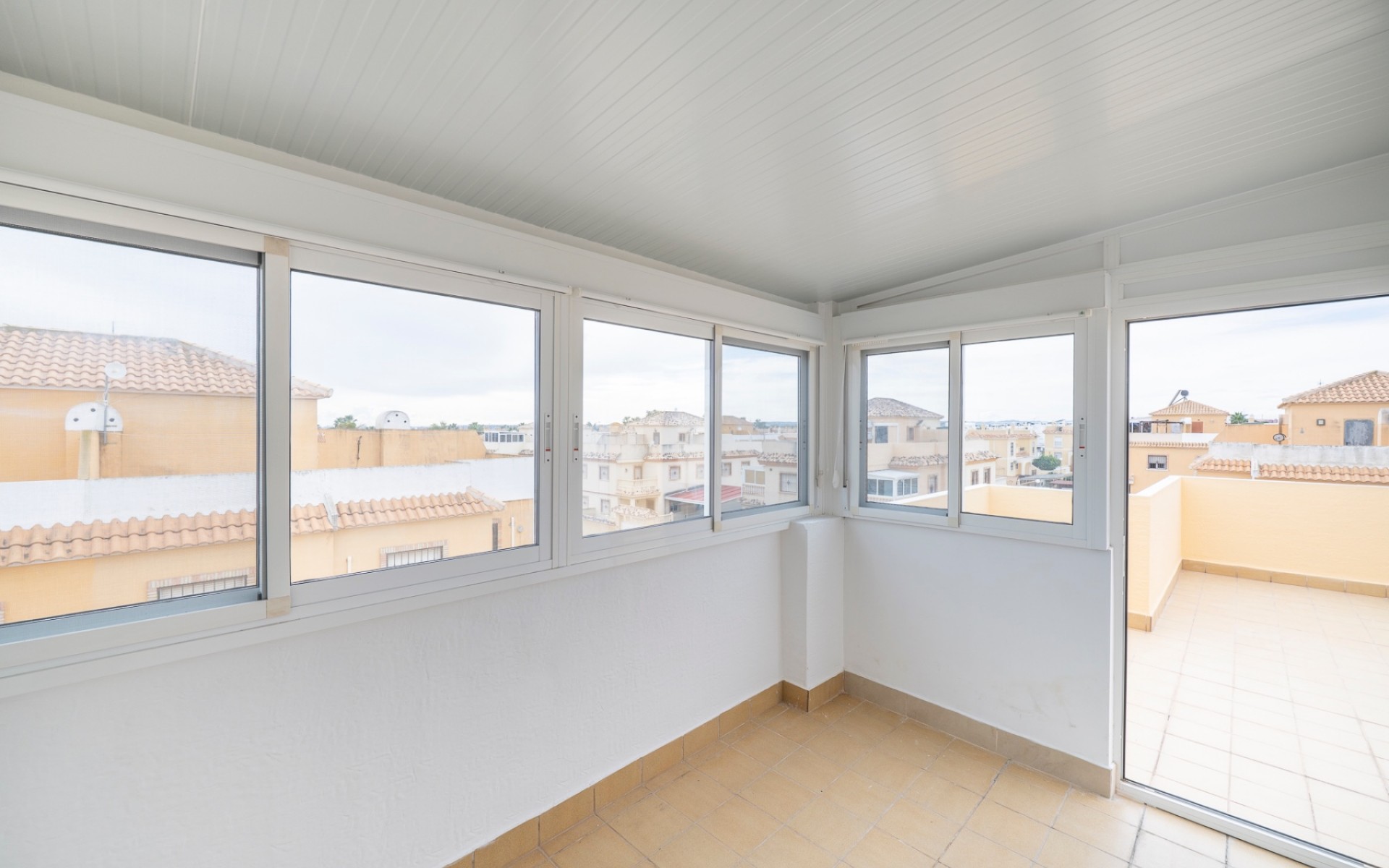  - Radhus - 