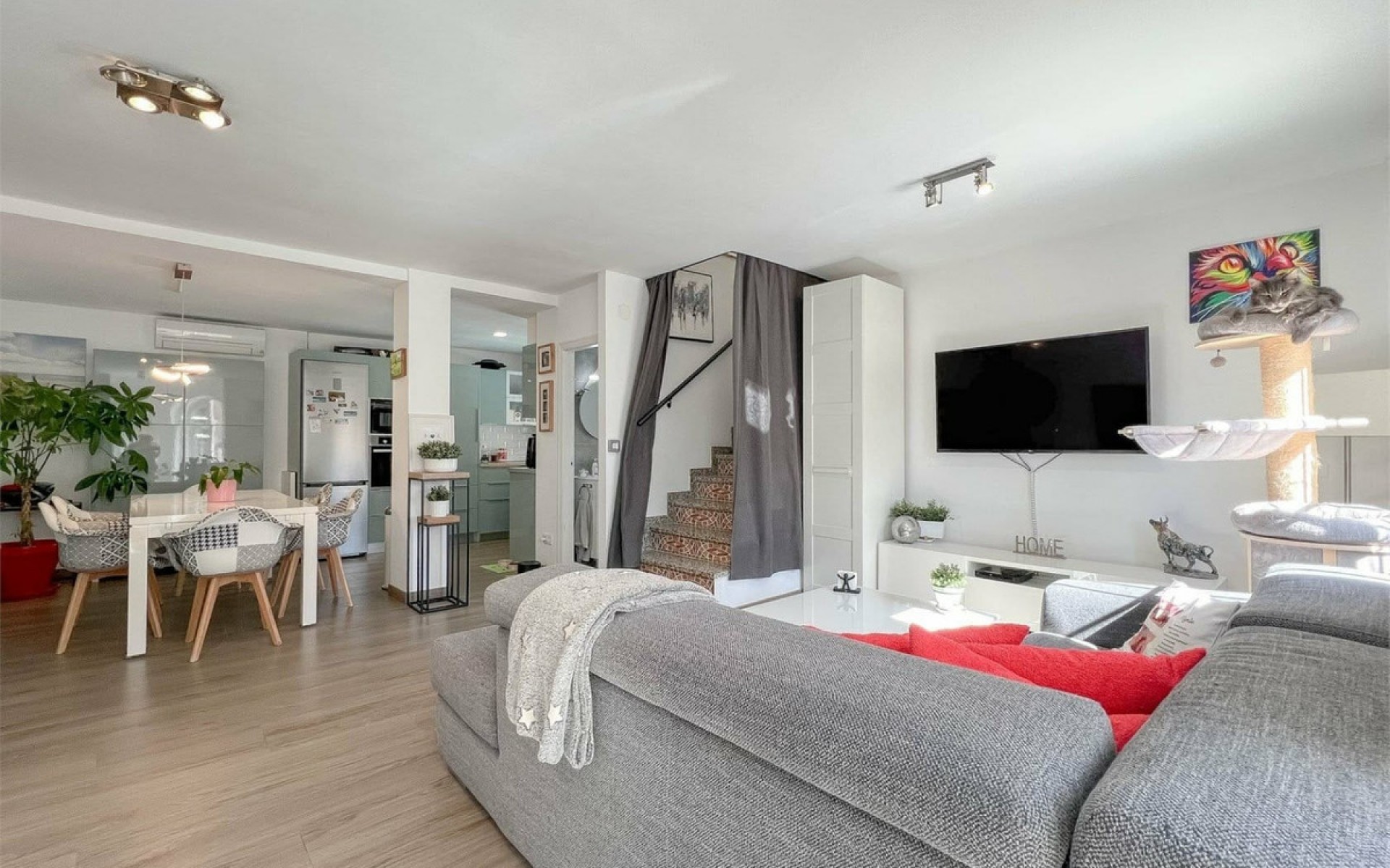 - Radhus - 