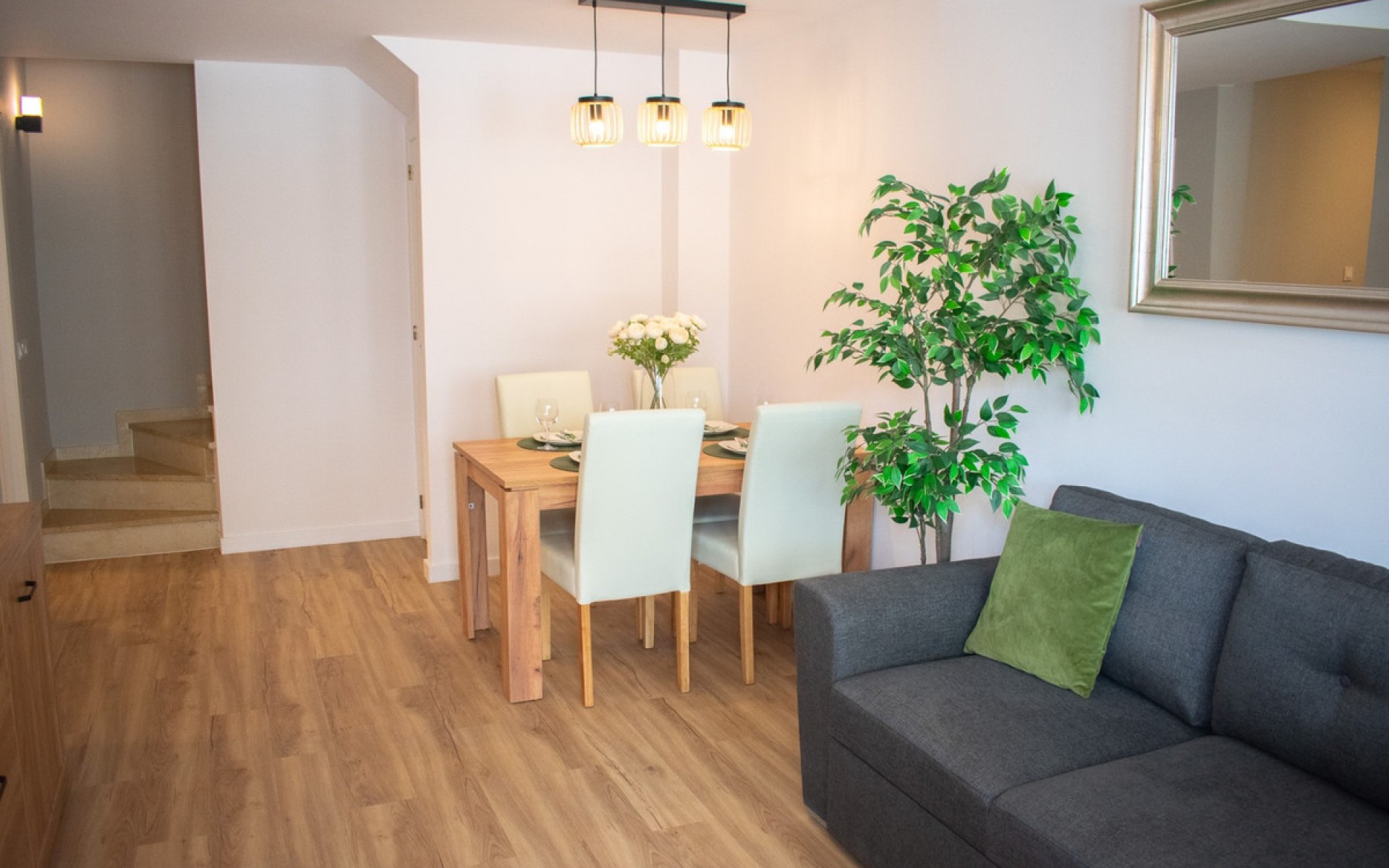  - Radhus - 
