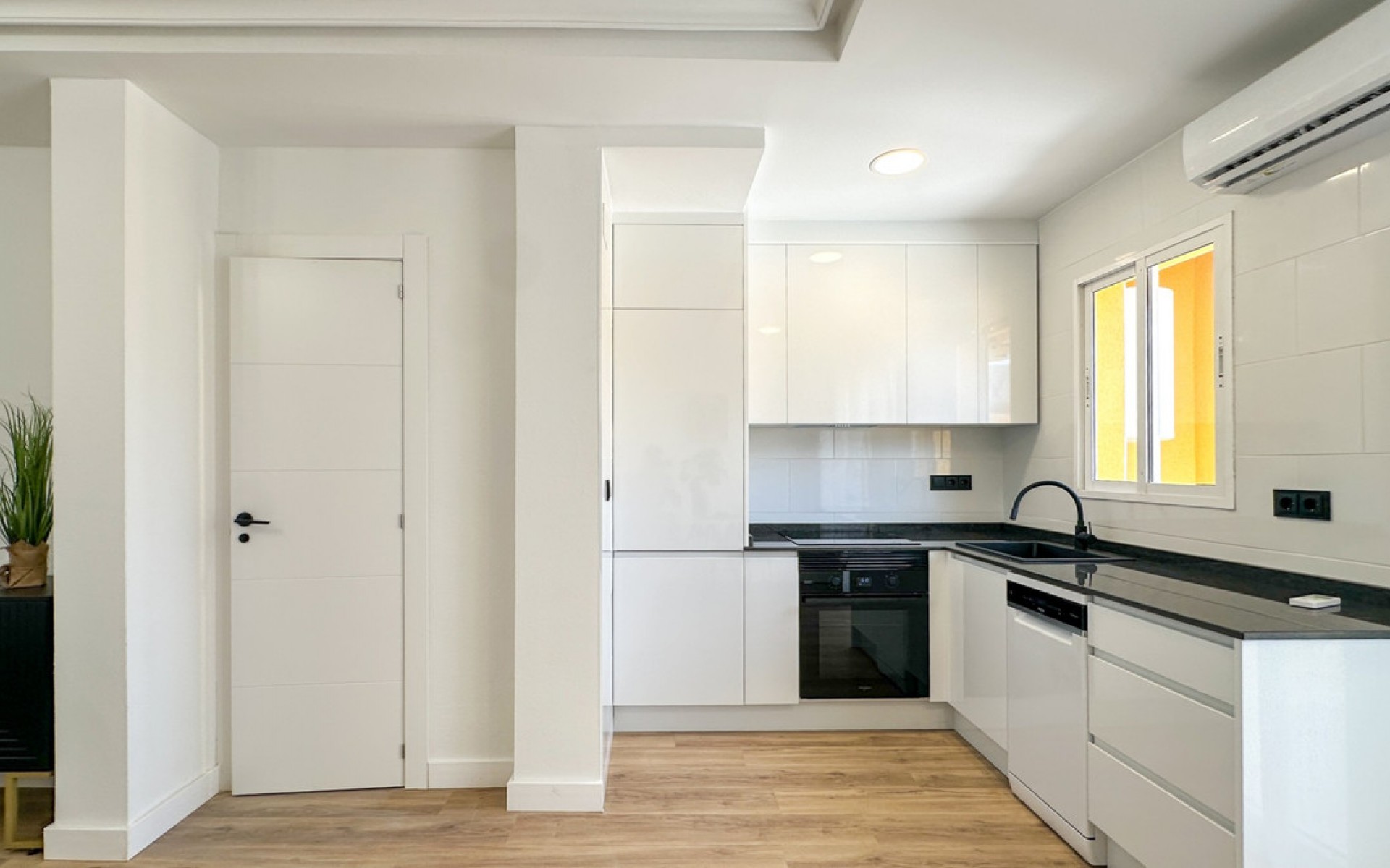  - Radhus - 