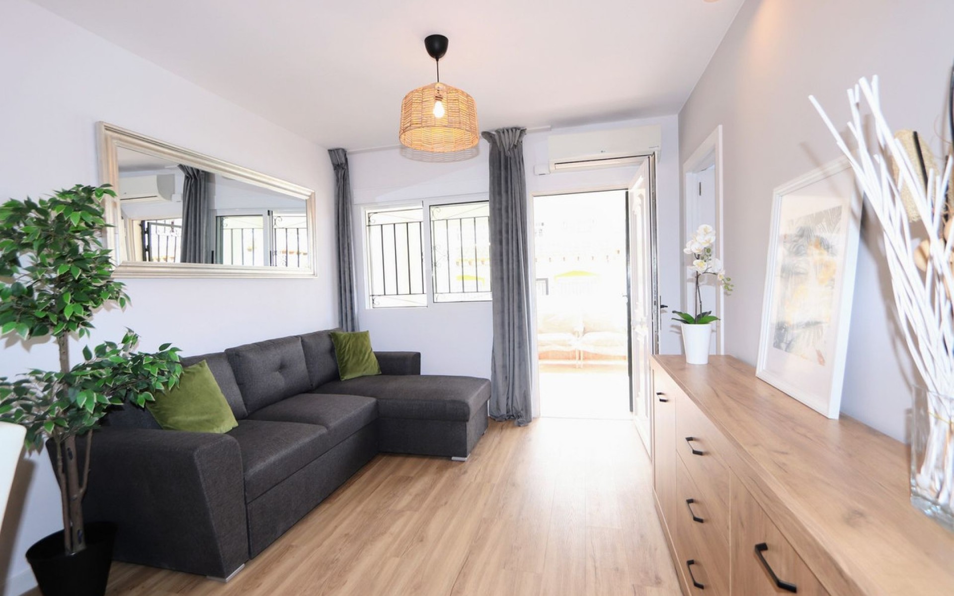  - Radhus - 