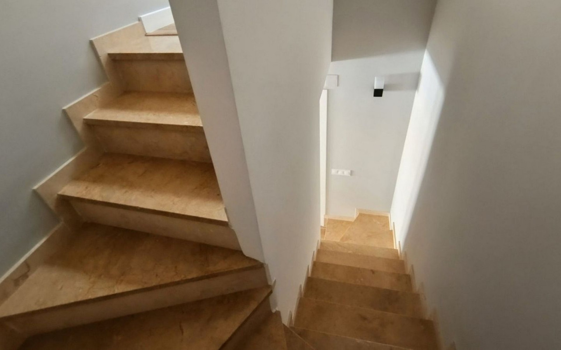  - Radhus - 