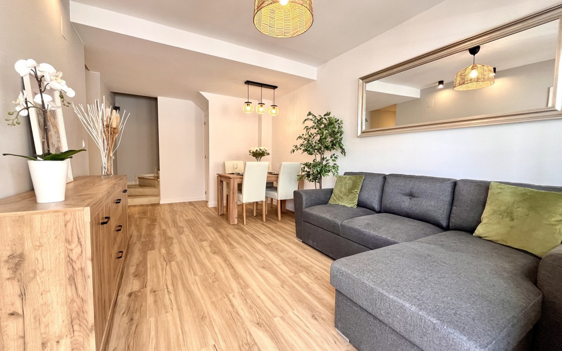  - Radhus - 