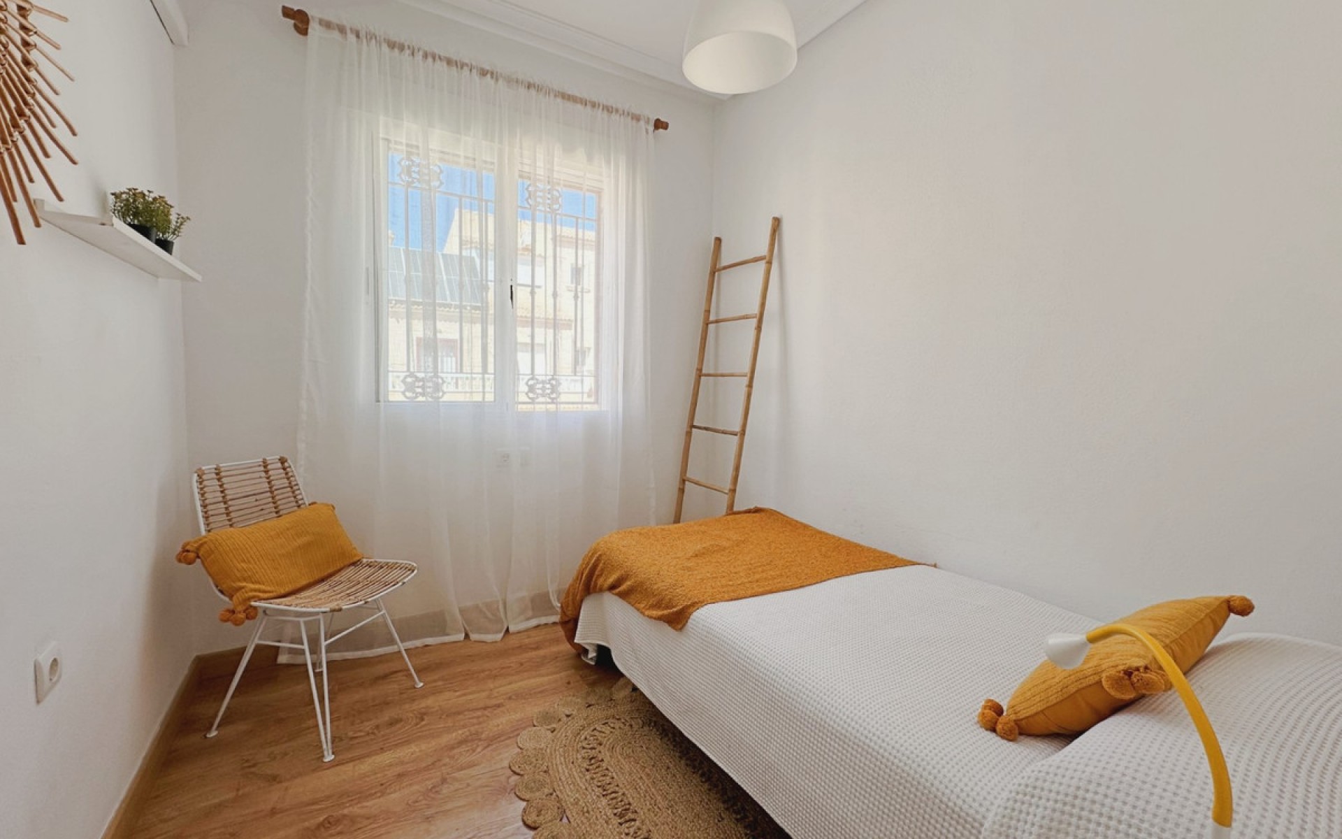  - Radhus - 