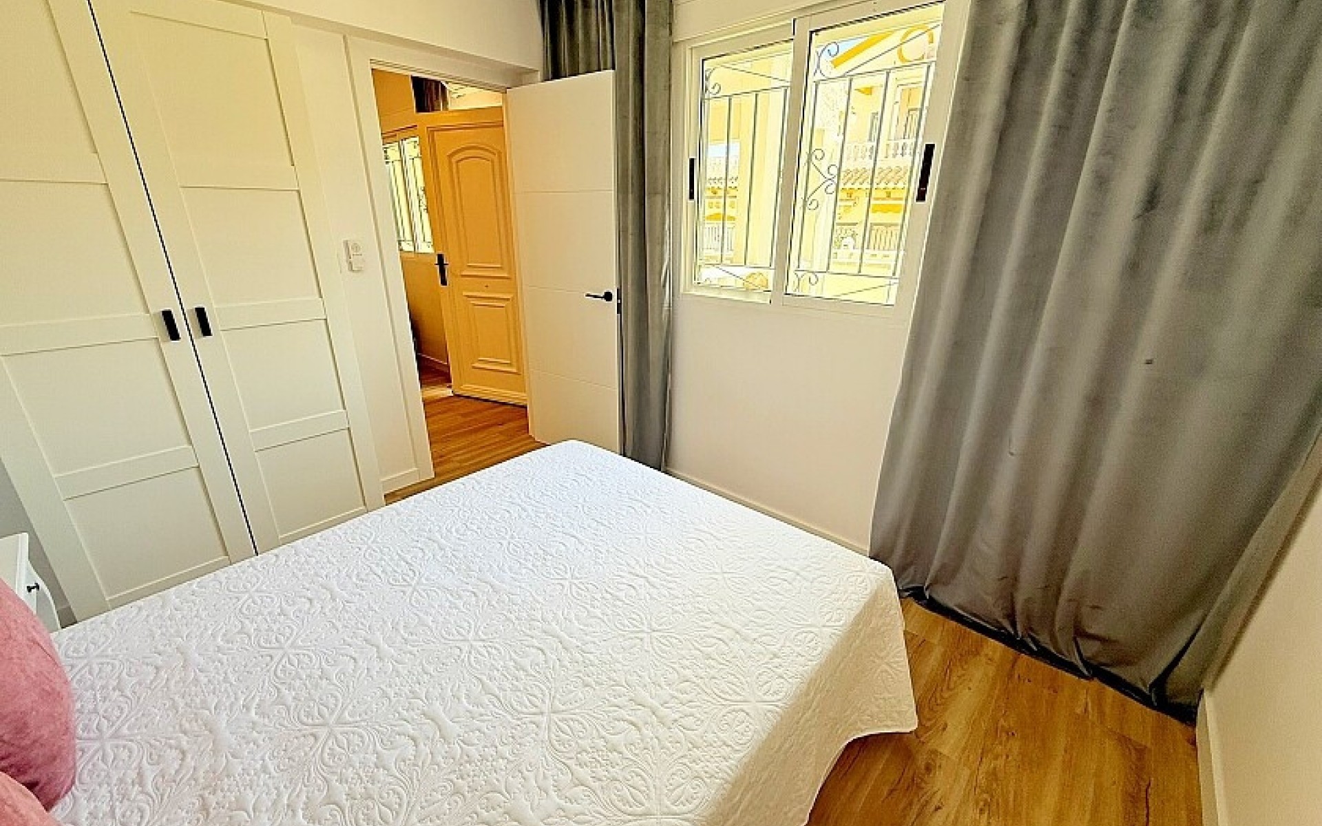  - Radhus - 