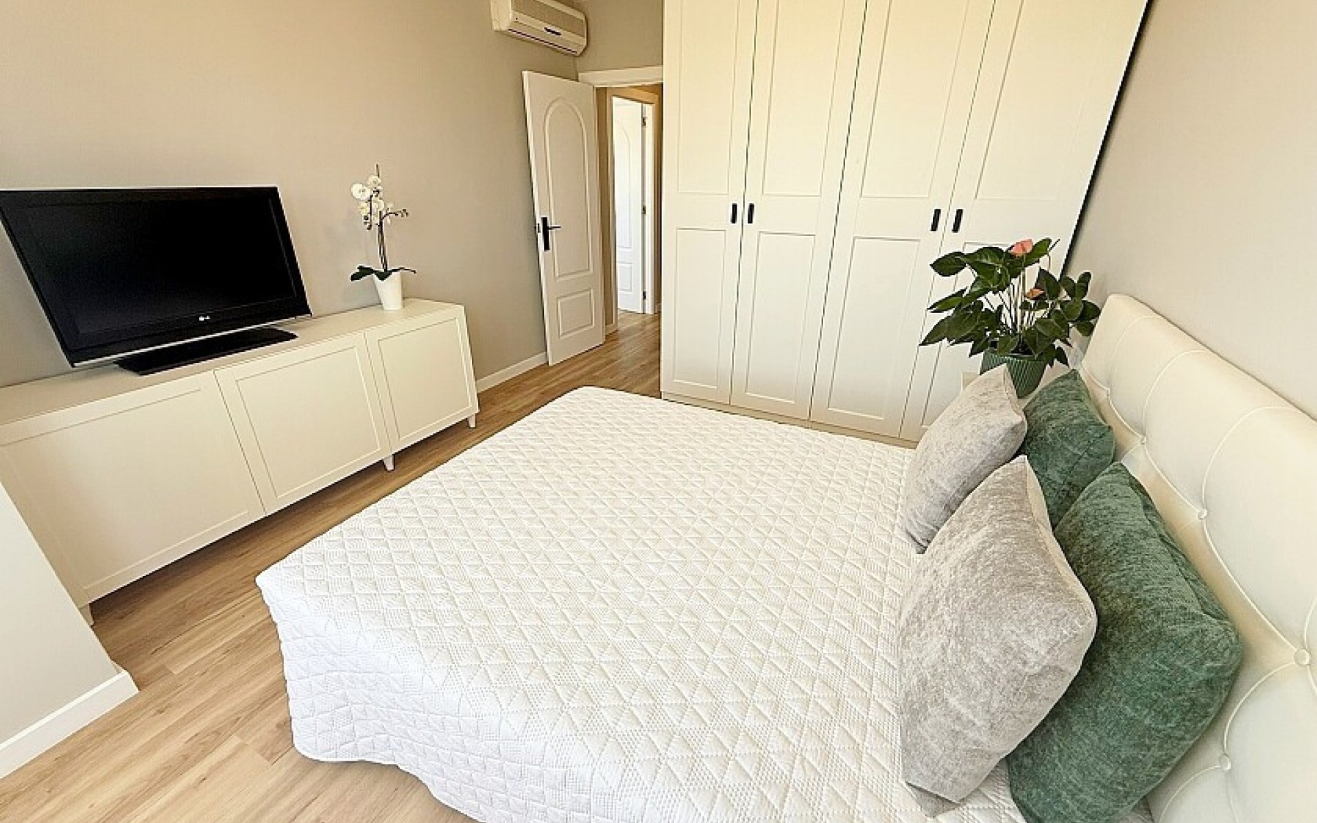  - Radhus - 
