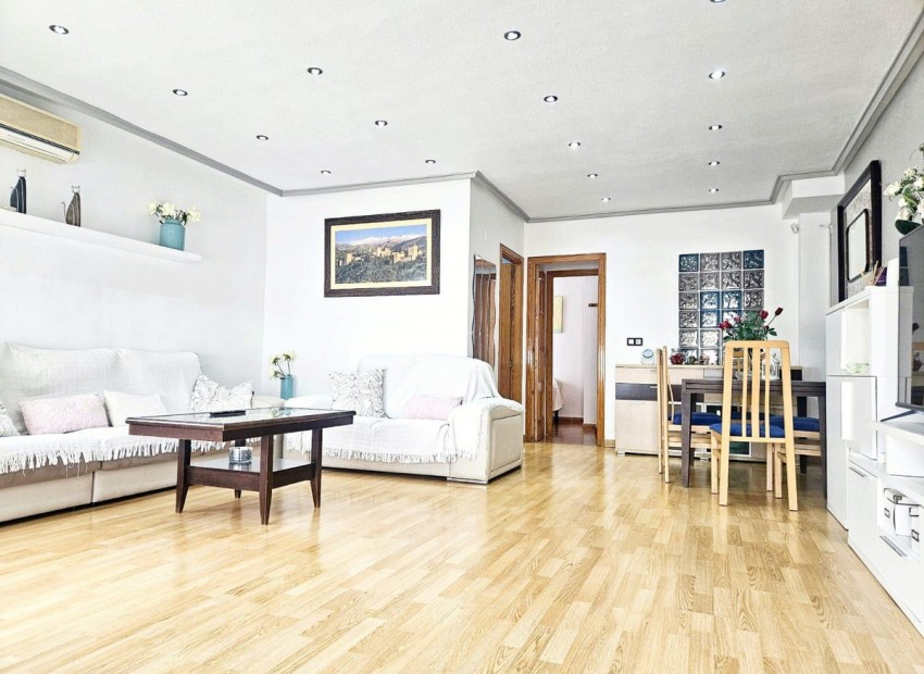  - Radhus - 