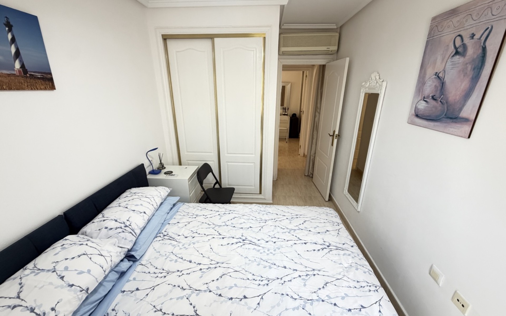  - Radhus - 