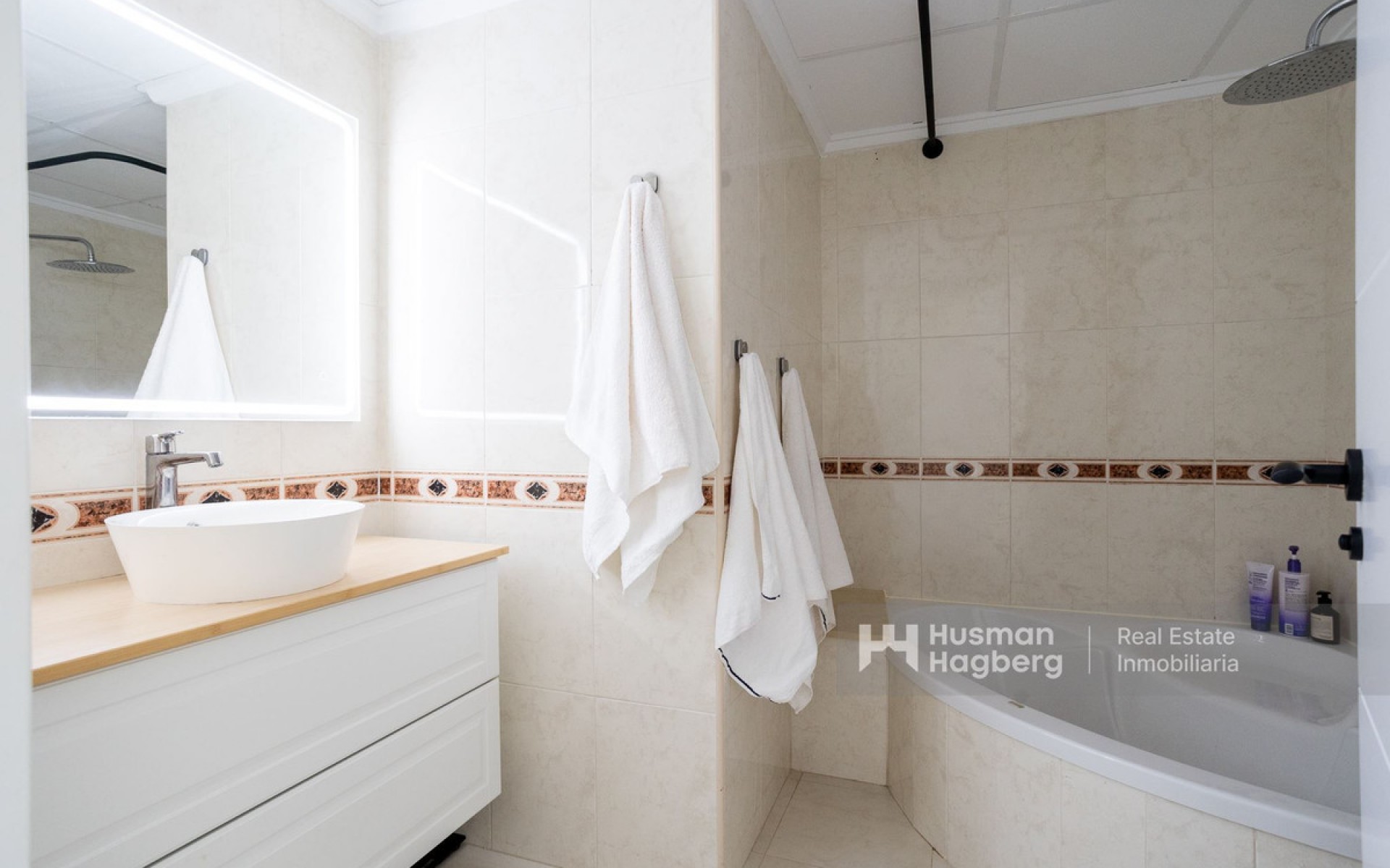  - Radhus - 