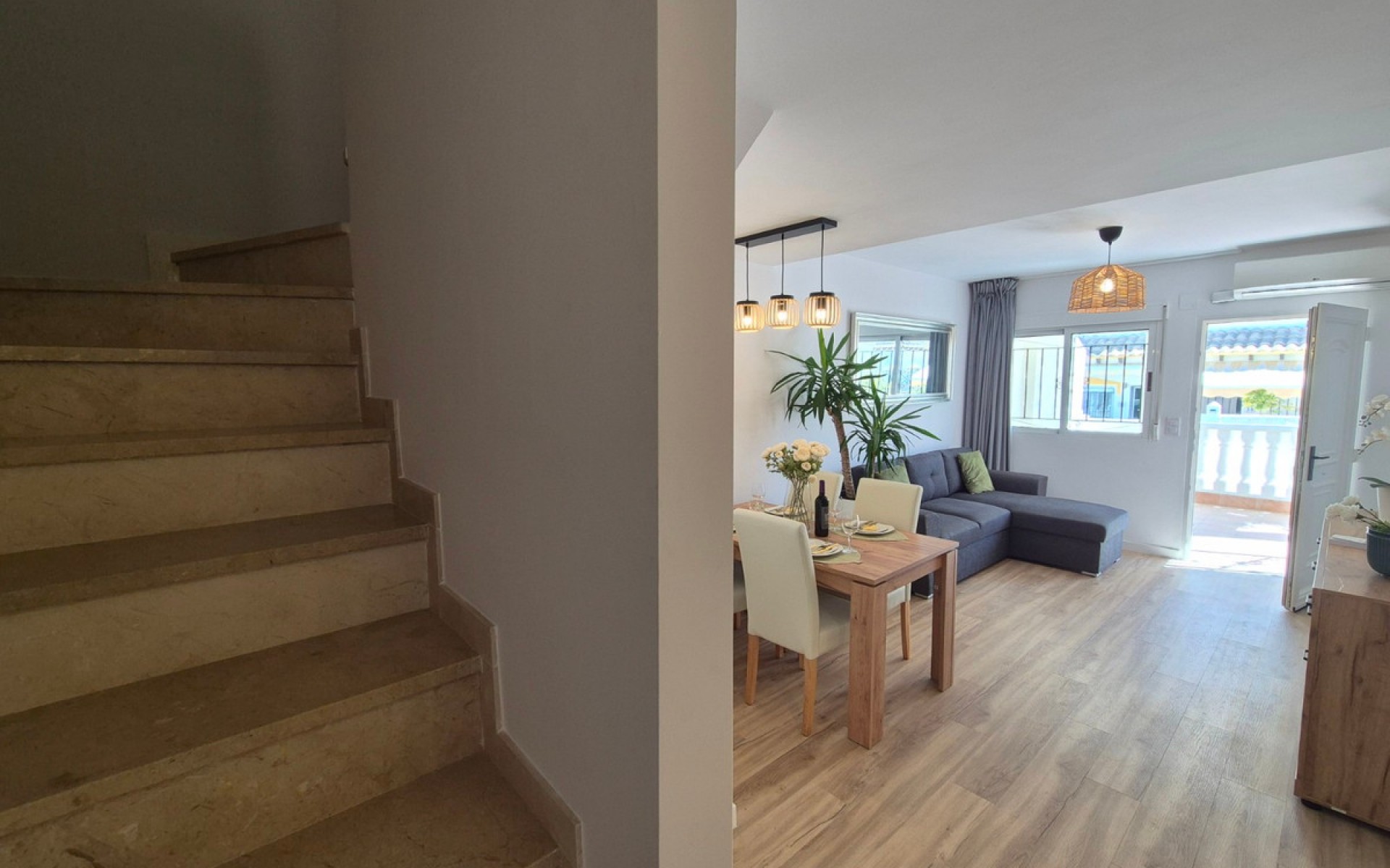  - Radhus - 