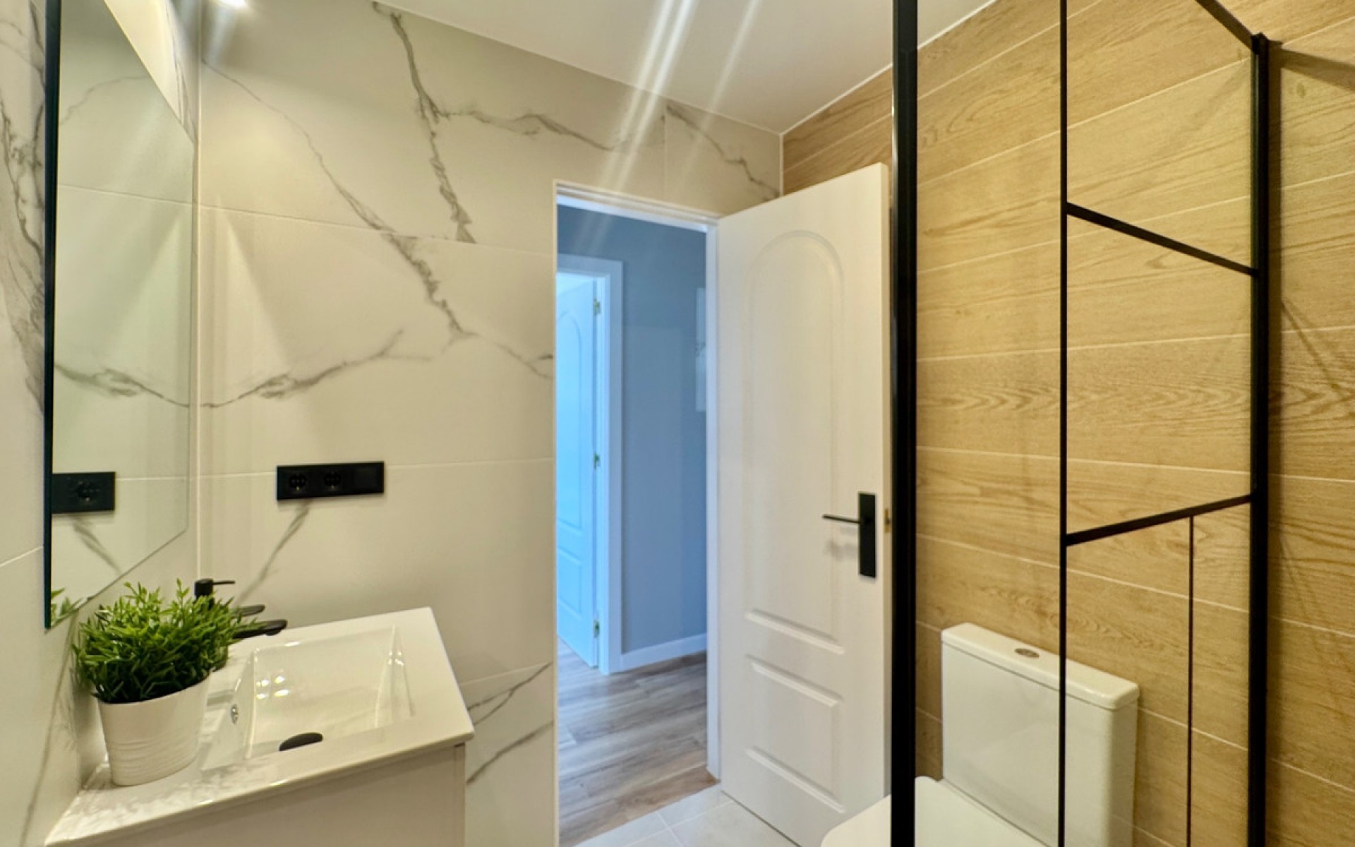  - Radhus - 