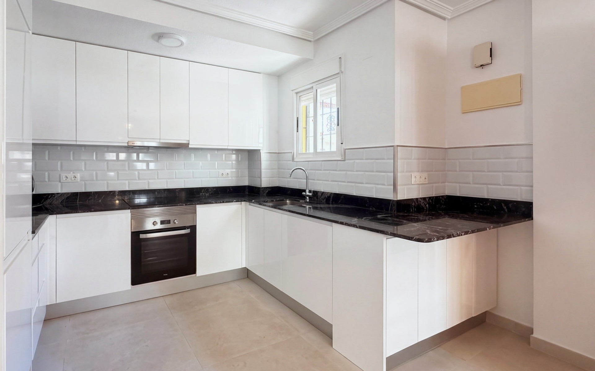  - Radhus - 