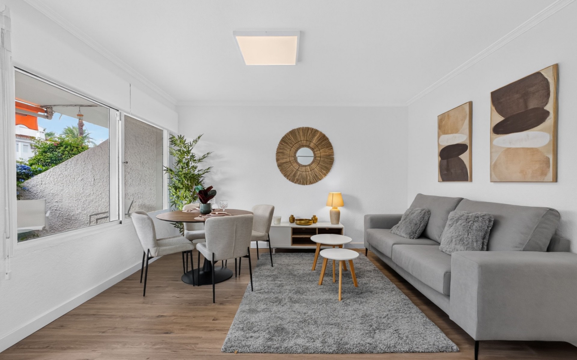  - Radhus - 