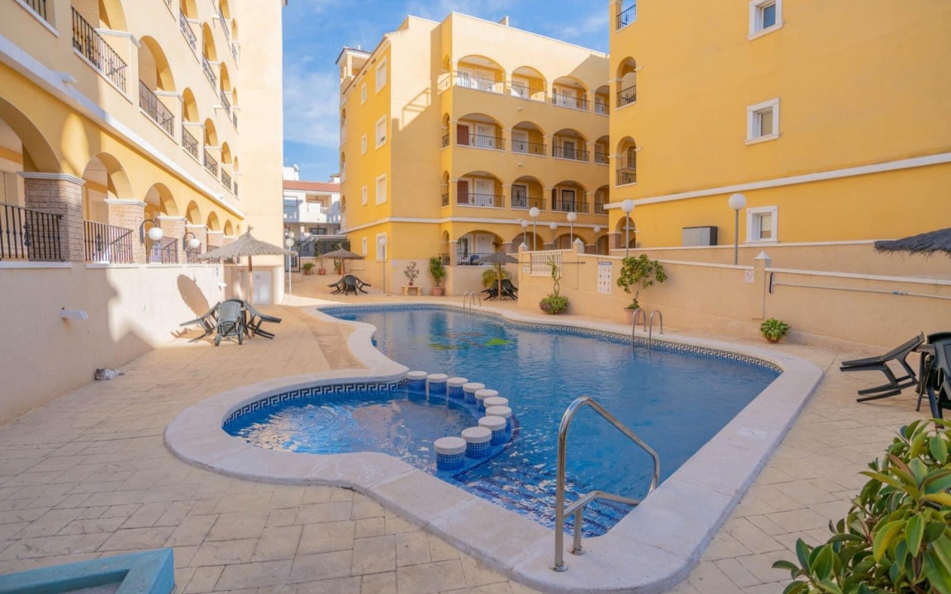 Resale - Apartment - Algorfa