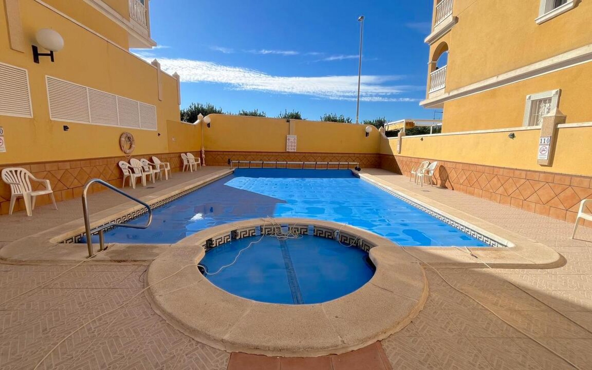 Resale - Apartment - Algorfa