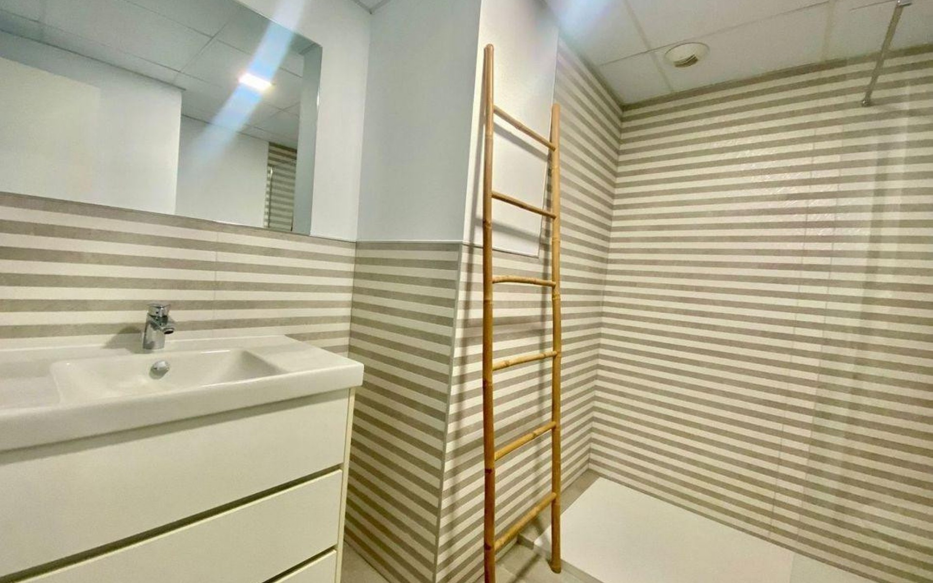 Resale - Apartment - Alicante - Alicante Centro