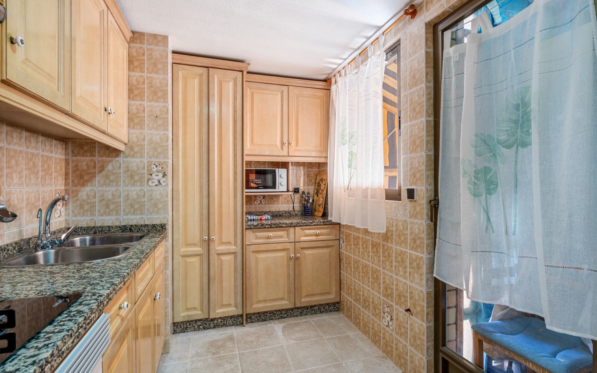 Resale - Apartment - Arenales Del Sol - Segunda linea playa