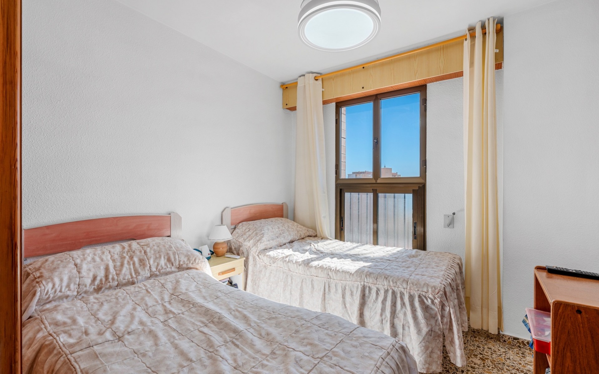 Resale - Apartment - Arenales Del Sol - Segunda linea playa