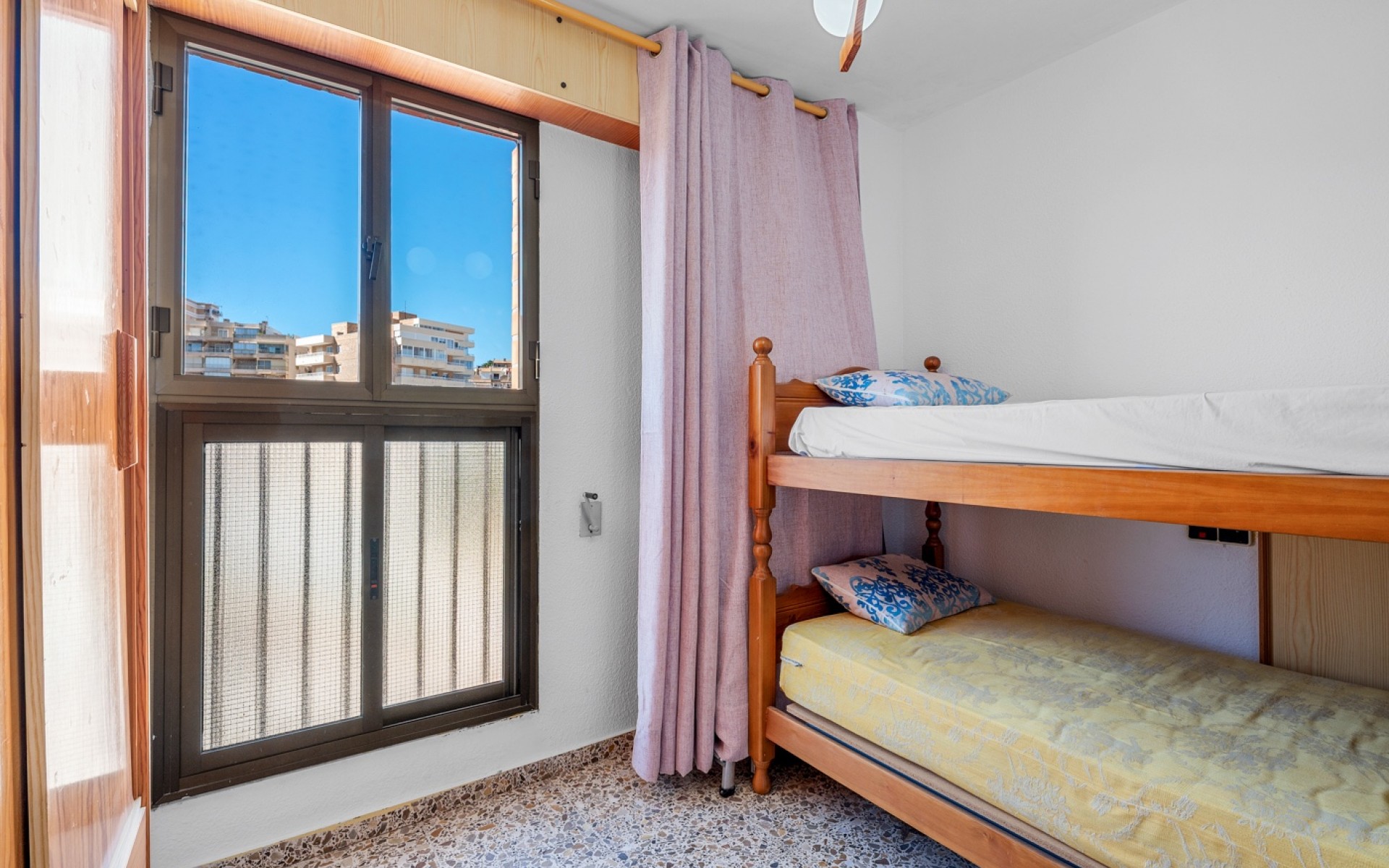 Resale - Apartment - Arenales Del Sol - Segunda linea playa