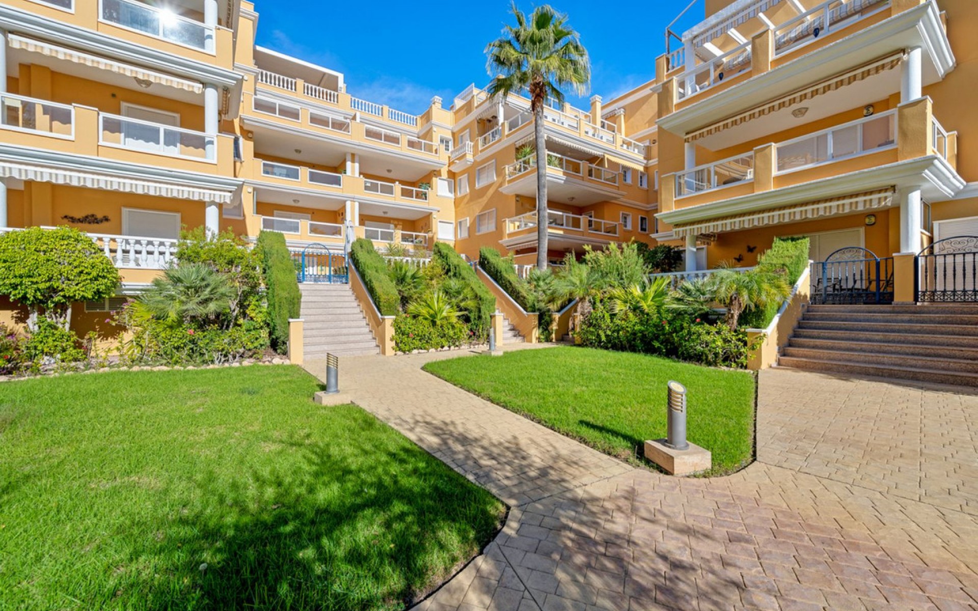 Resale - Apartment - Cabo Roig