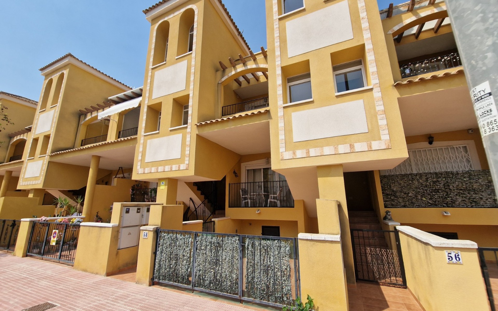 Resale - Apartment - Daya Nueva