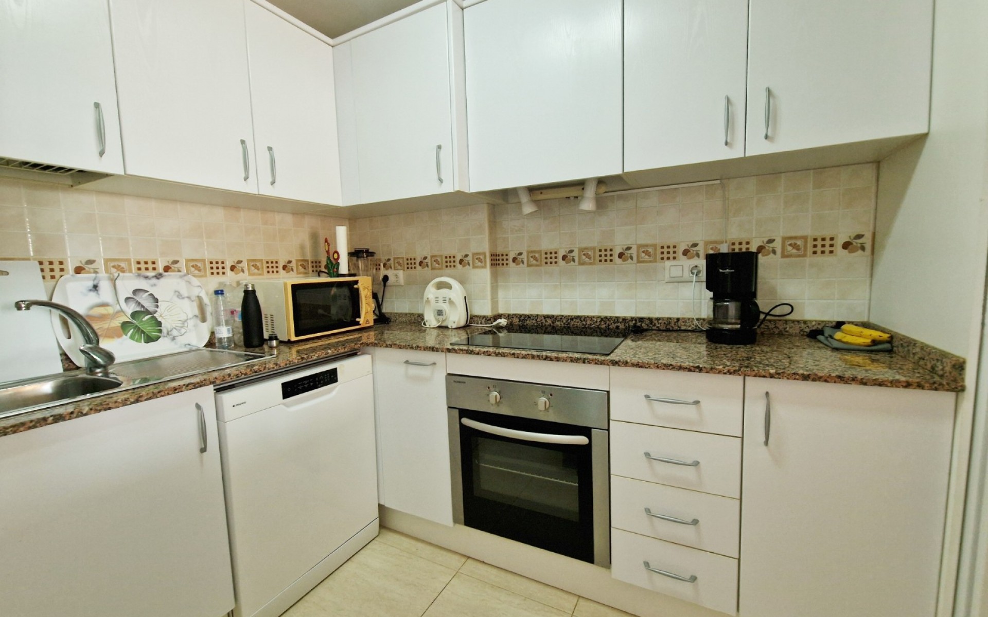 Resale - Apartment - Daya Nueva