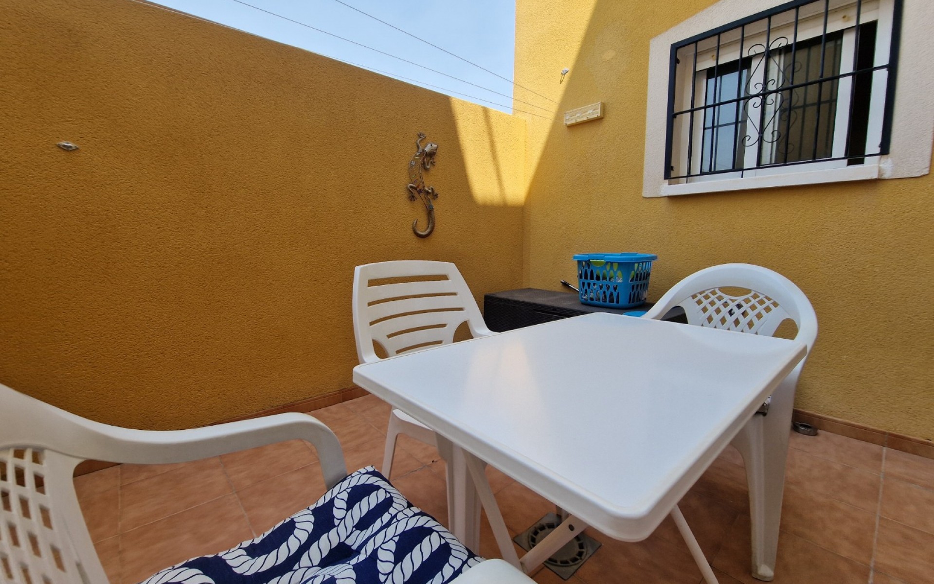 Resale - Apartment - Daya Nueva