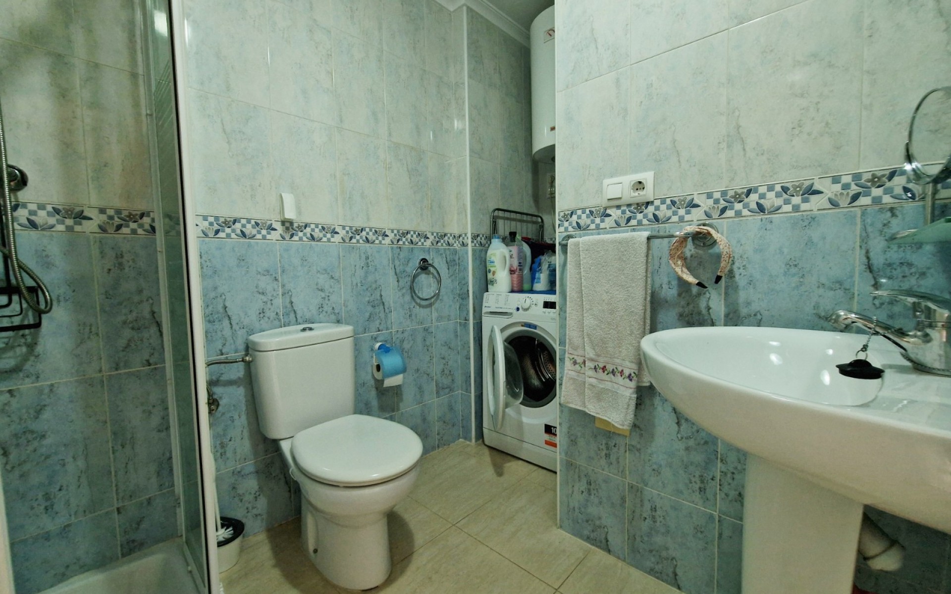 Resale - Apartment - Daya Nueva