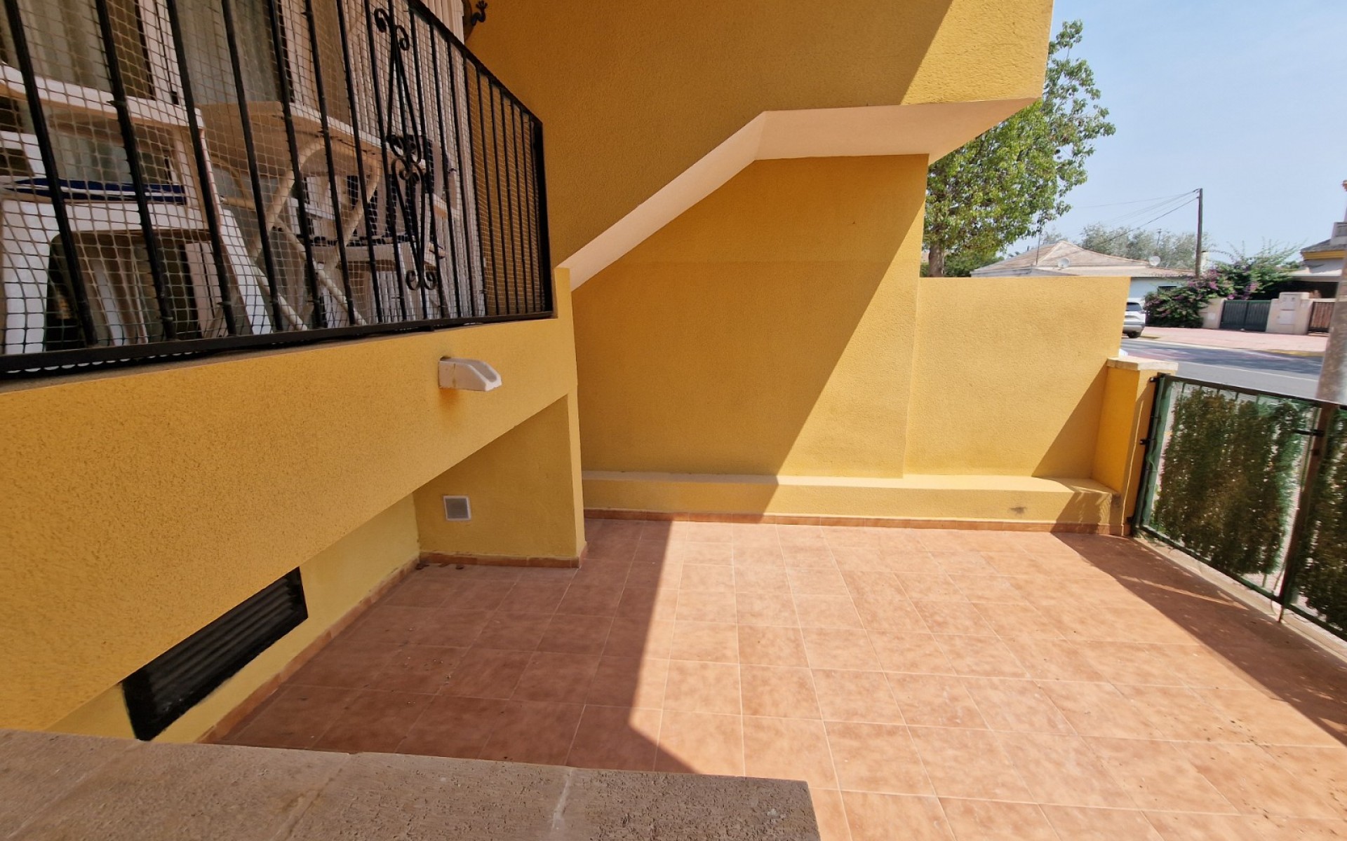 Resale - Apartment - Daya Nueva