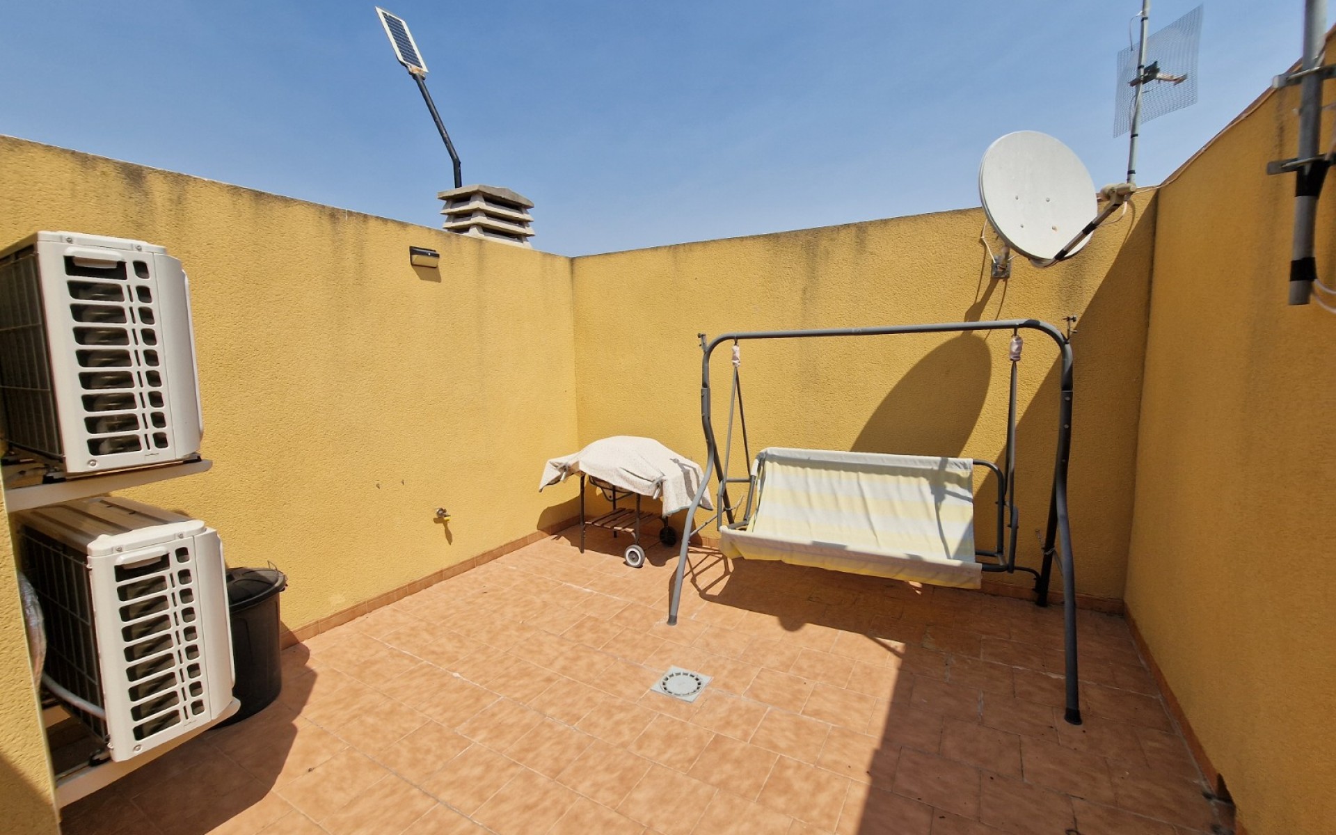 Resale - Apartment - Daya Nueva