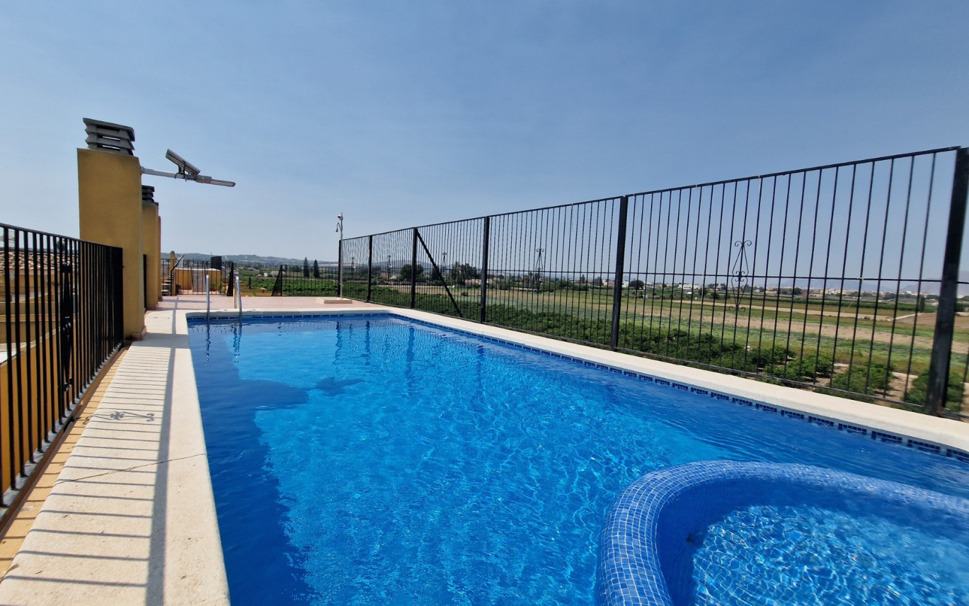 Resale - Apartment - Daya Nueva