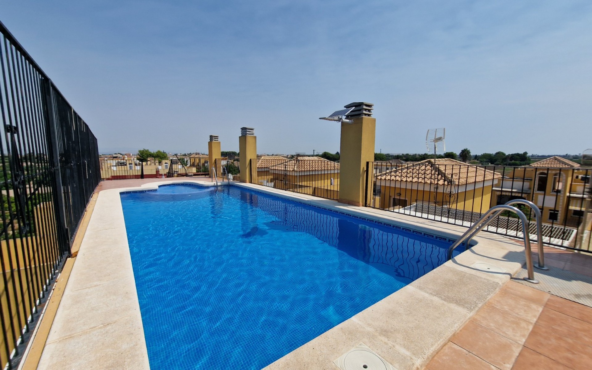 Resale - Apartment - Daya Nueva