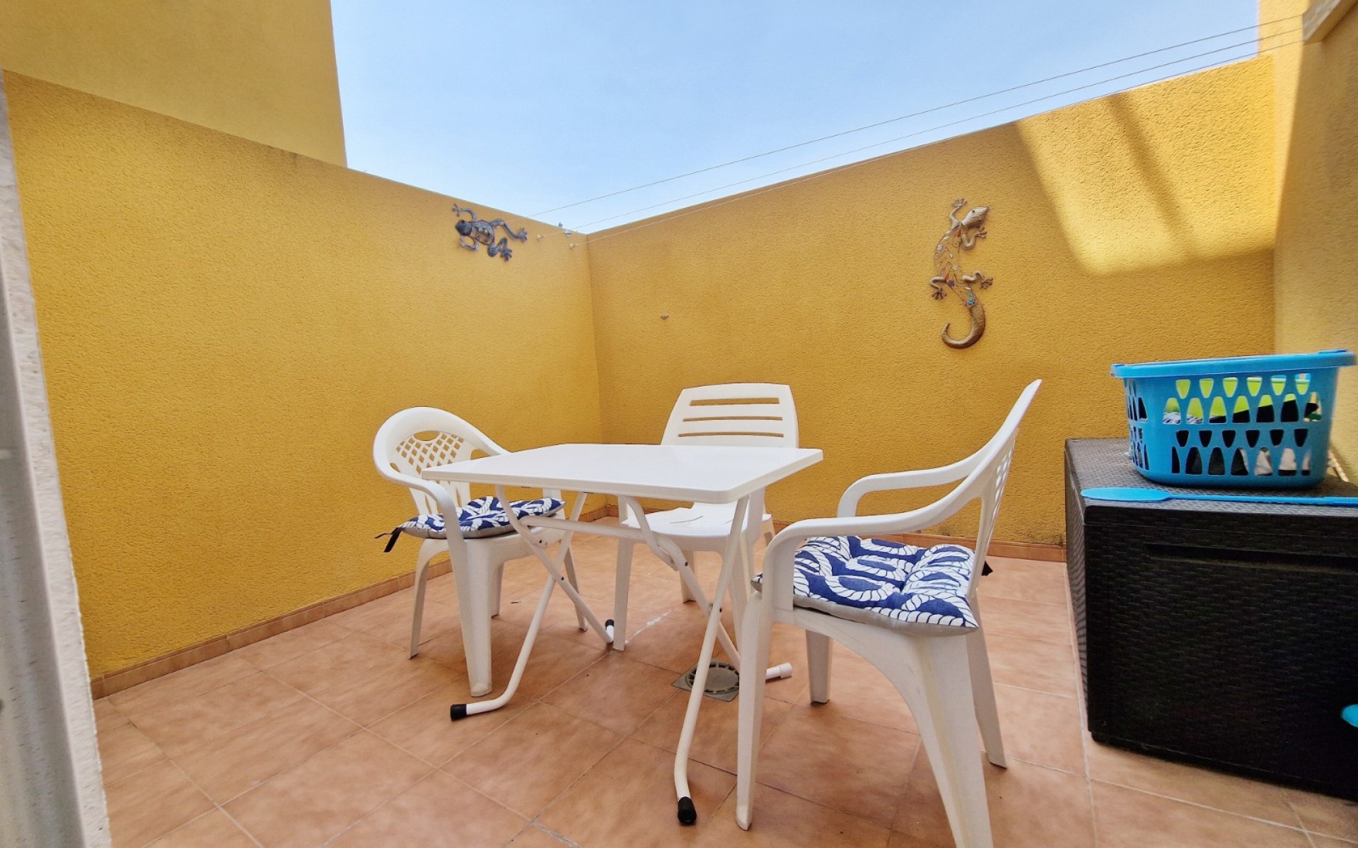 Resale - Apartment - Daya Nueva