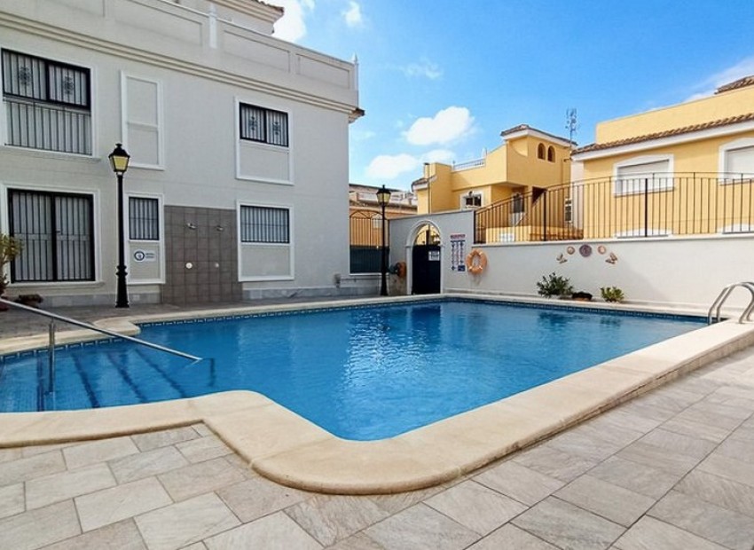 Resale - Apartment - Formentera Del Segura
