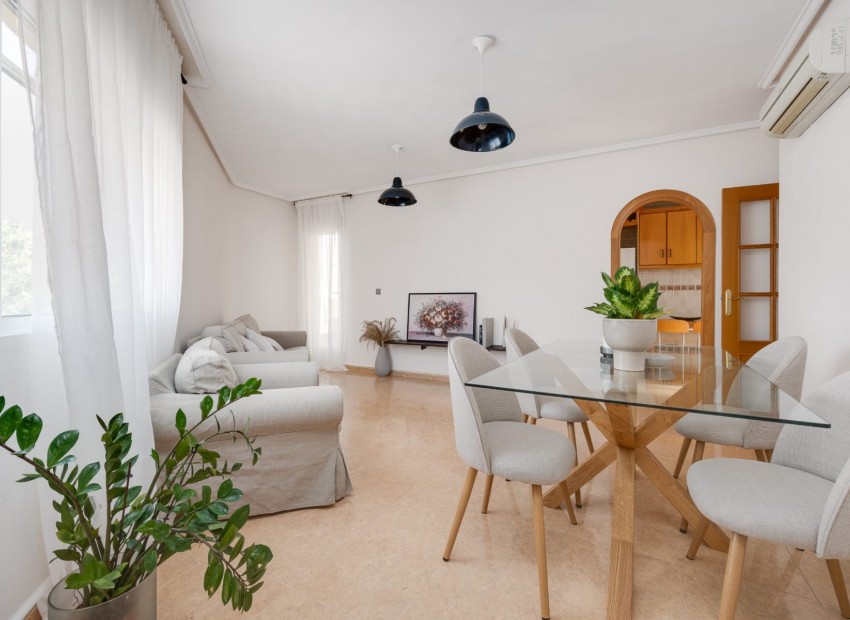 Resale - Apartment - Jacarilla