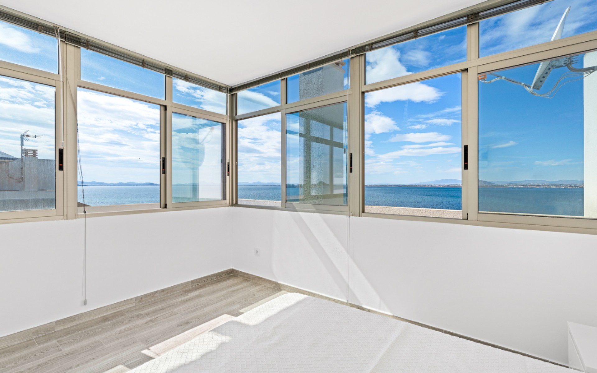 Resale - Apartment - La Manga del Mar Menor