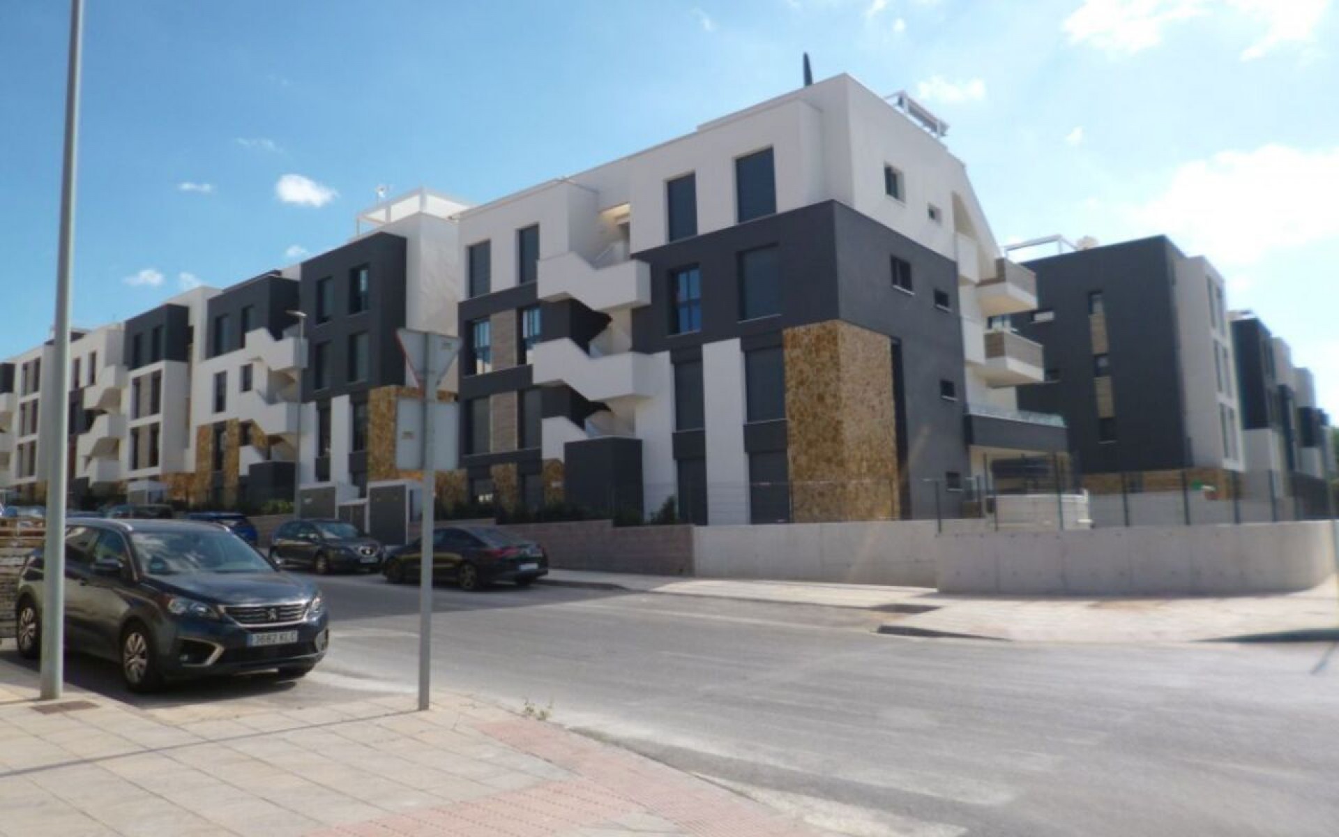 Resale - Apartment - Los Altos