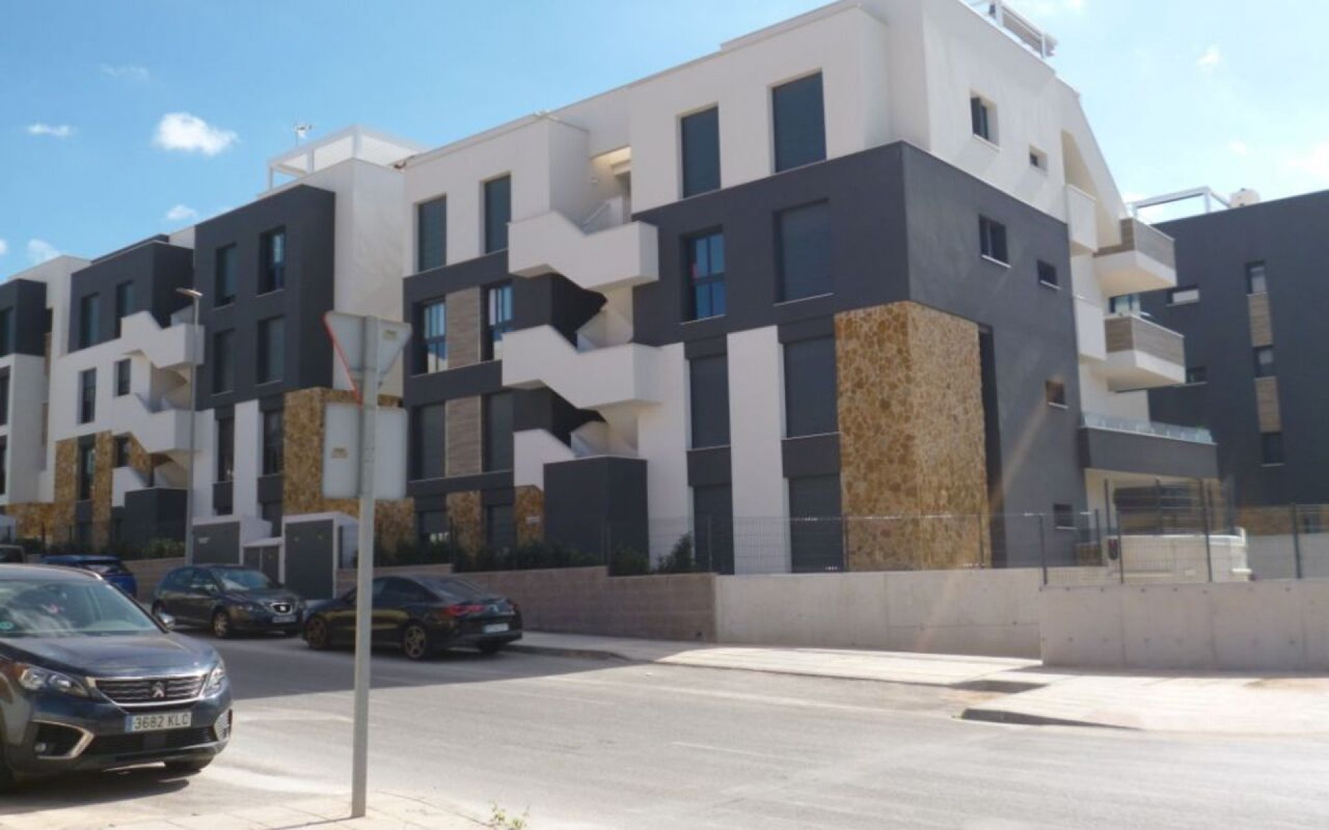Resale - Apartment - Los Altos