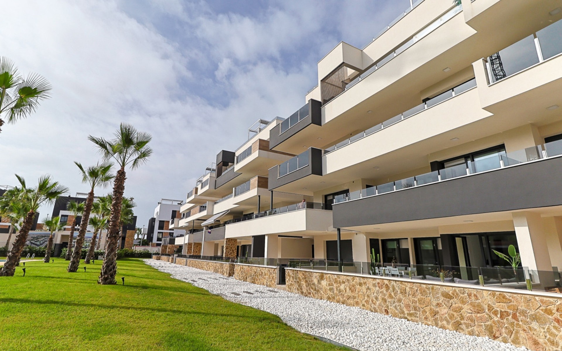 Resale - Apartment - Los Altos