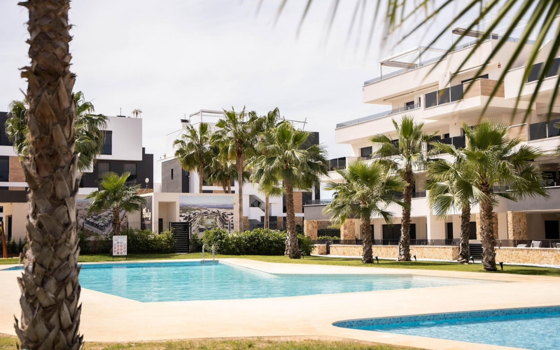 Resale - Apartment - Los Altos