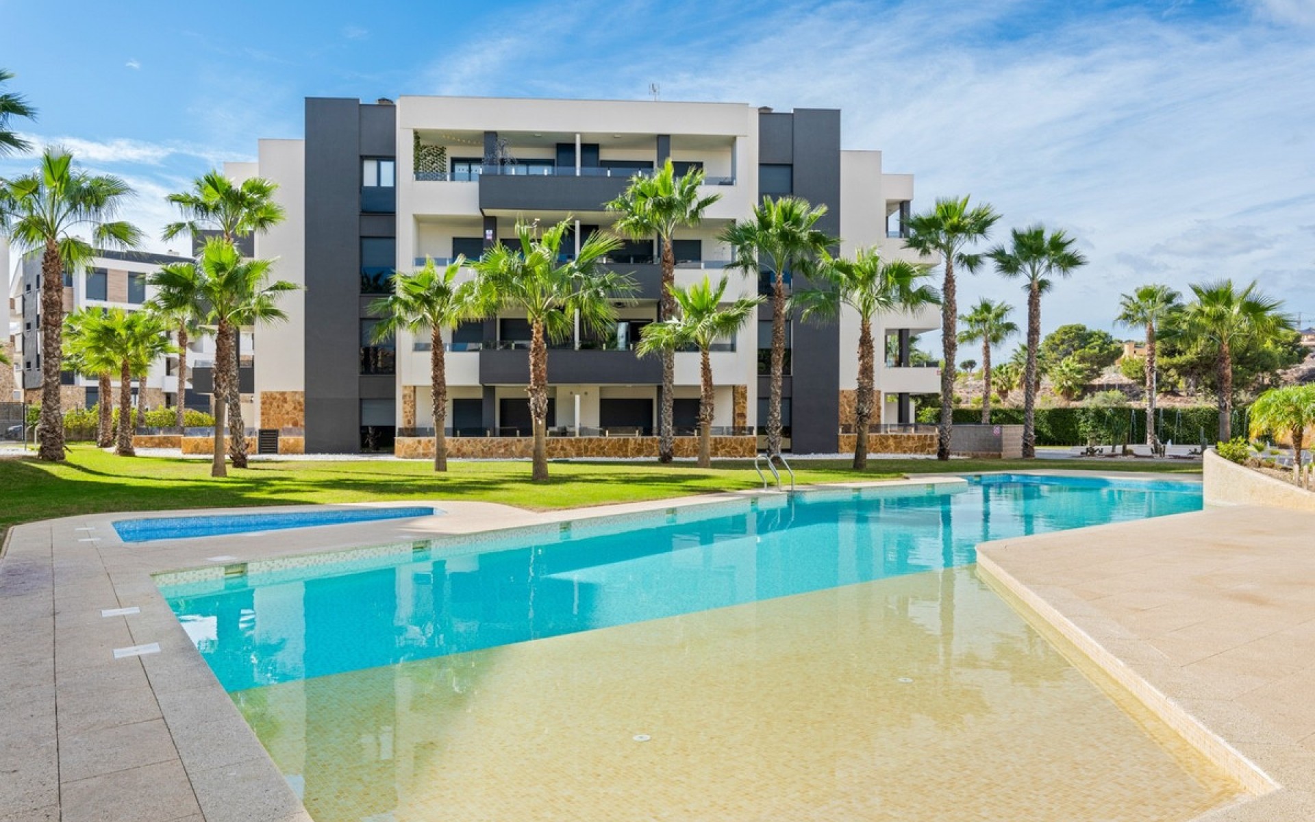 Resale - Apartment - Los Altos
