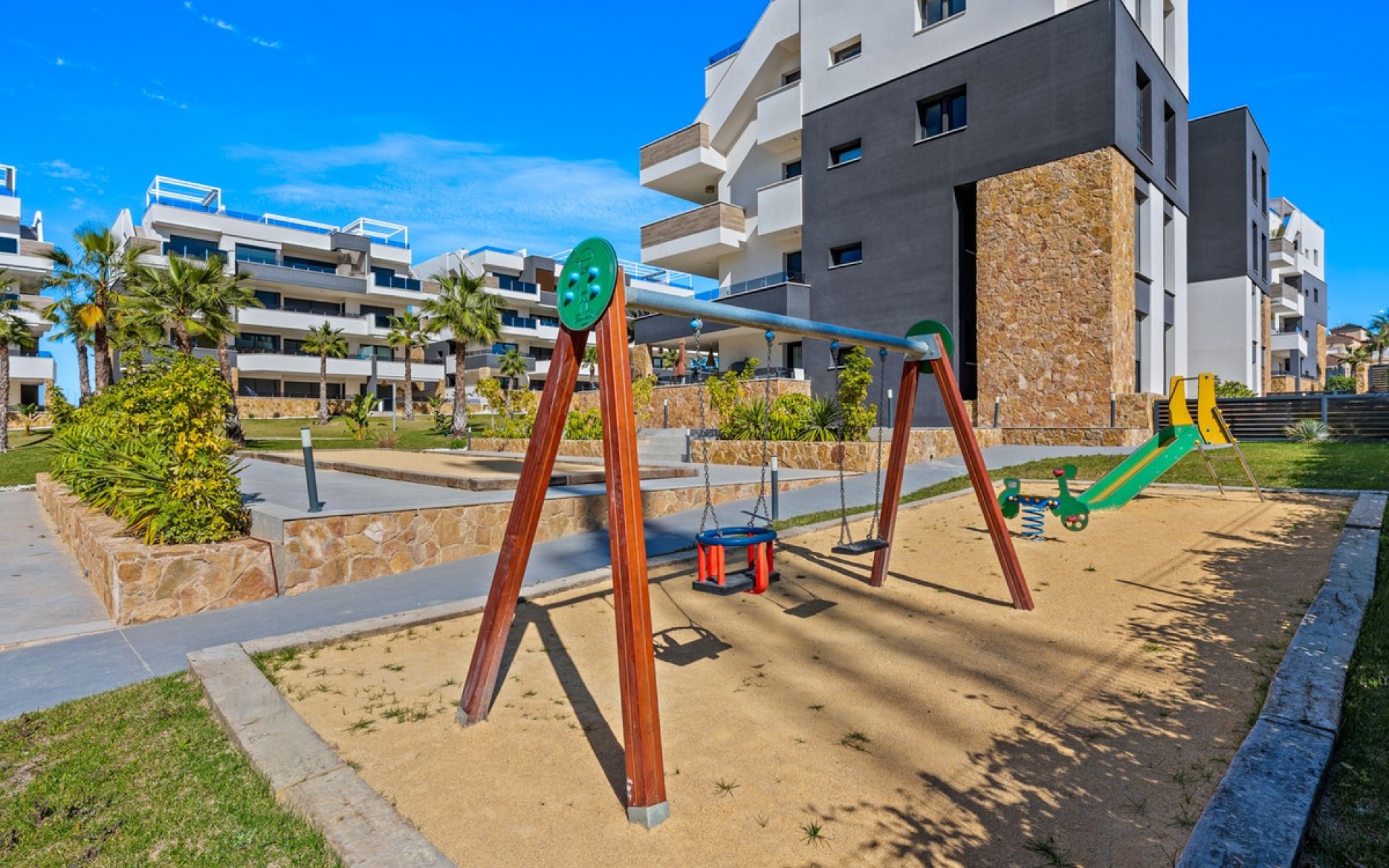 Resale - Apartment - Los Altos