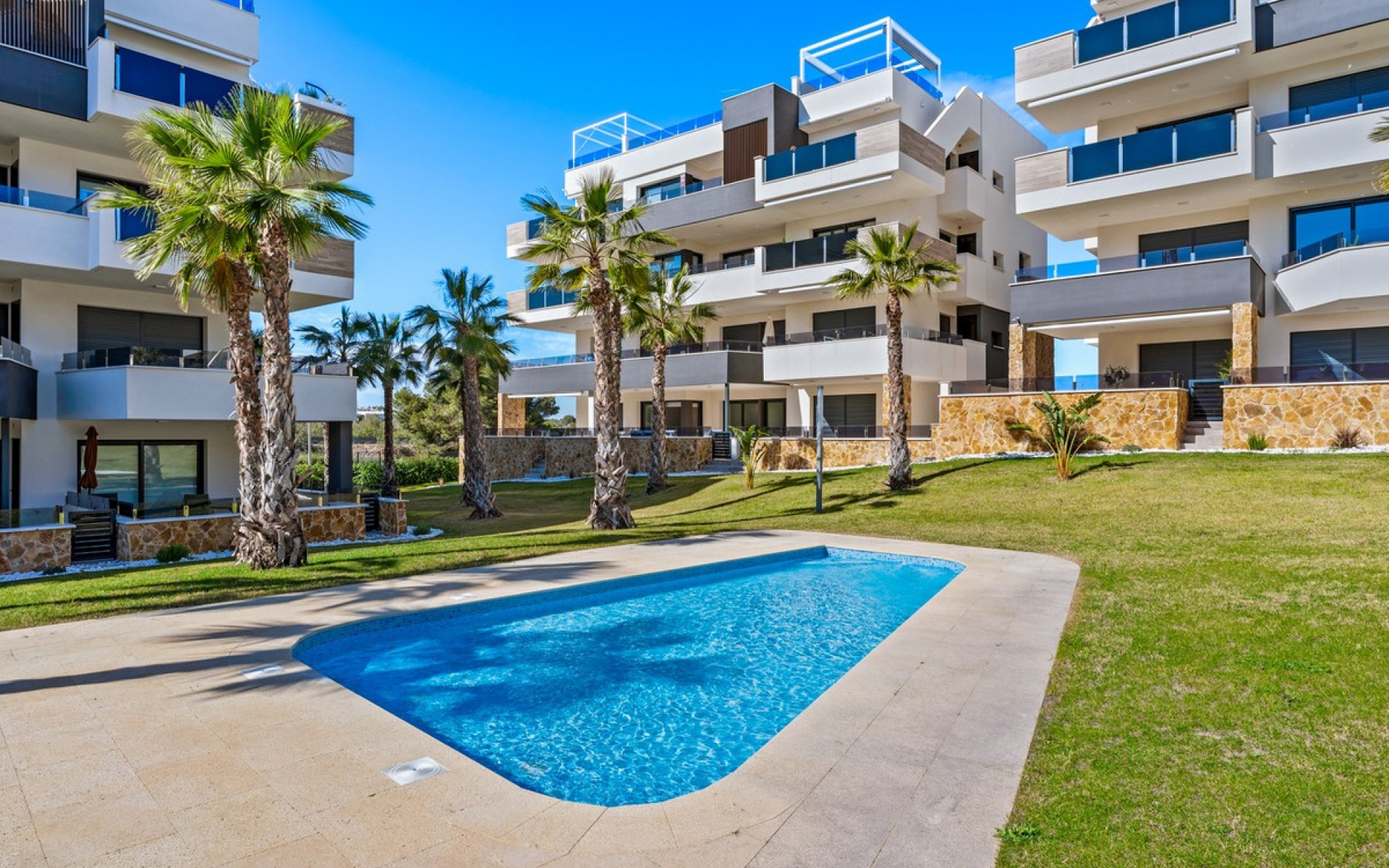 Resale - Apartment - Los Altos