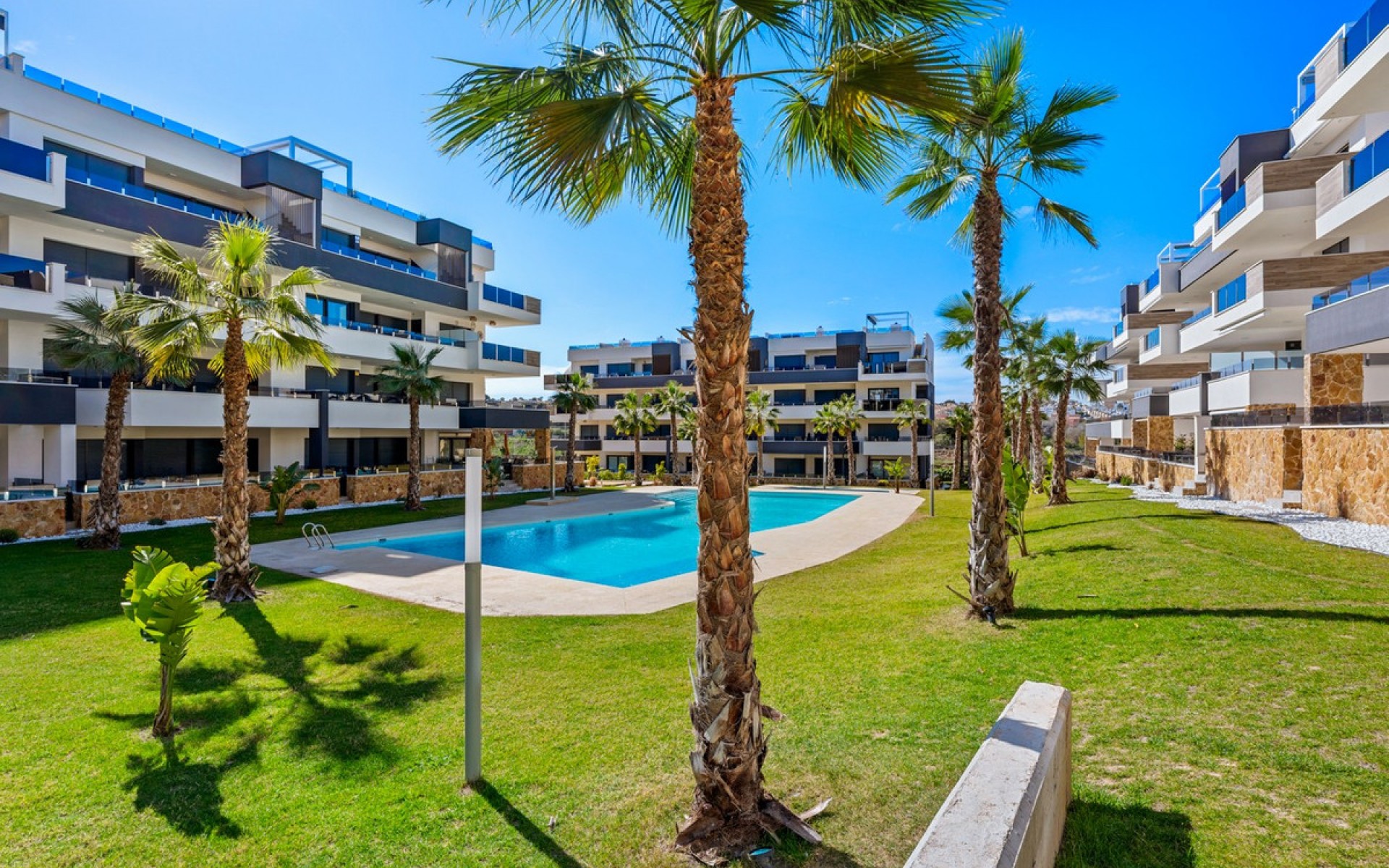 Resale - Apartment - Los Altos