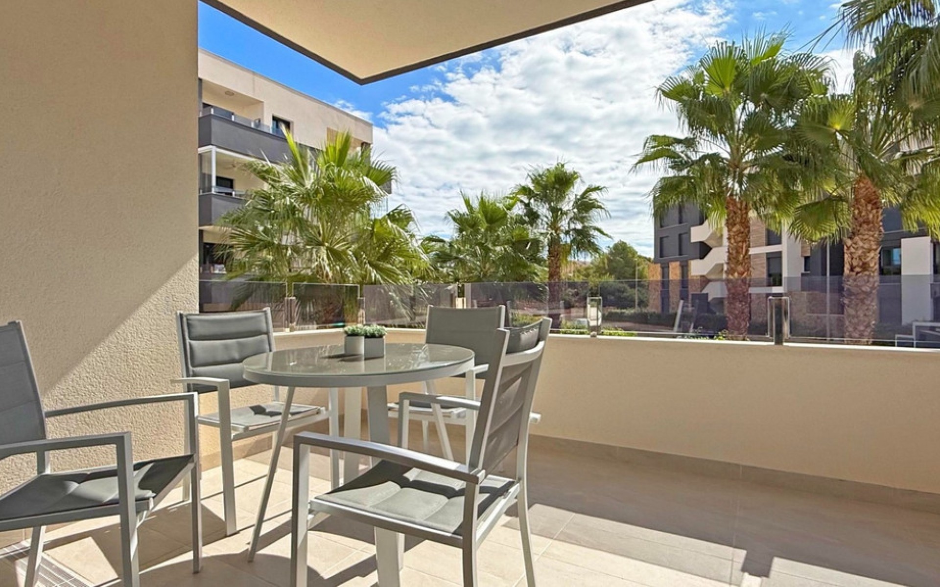Resale - Apartment - Los Altos