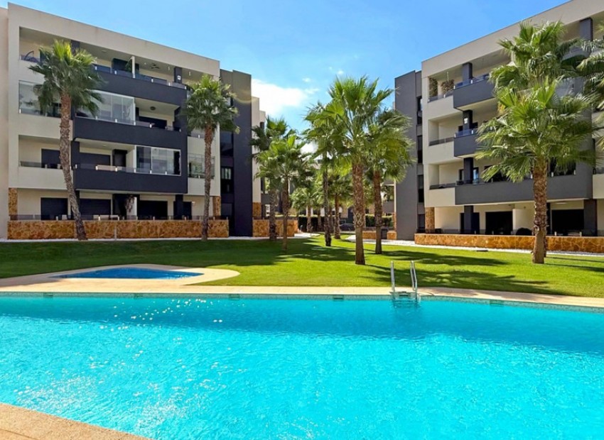Resale - Apartment - Los Altos