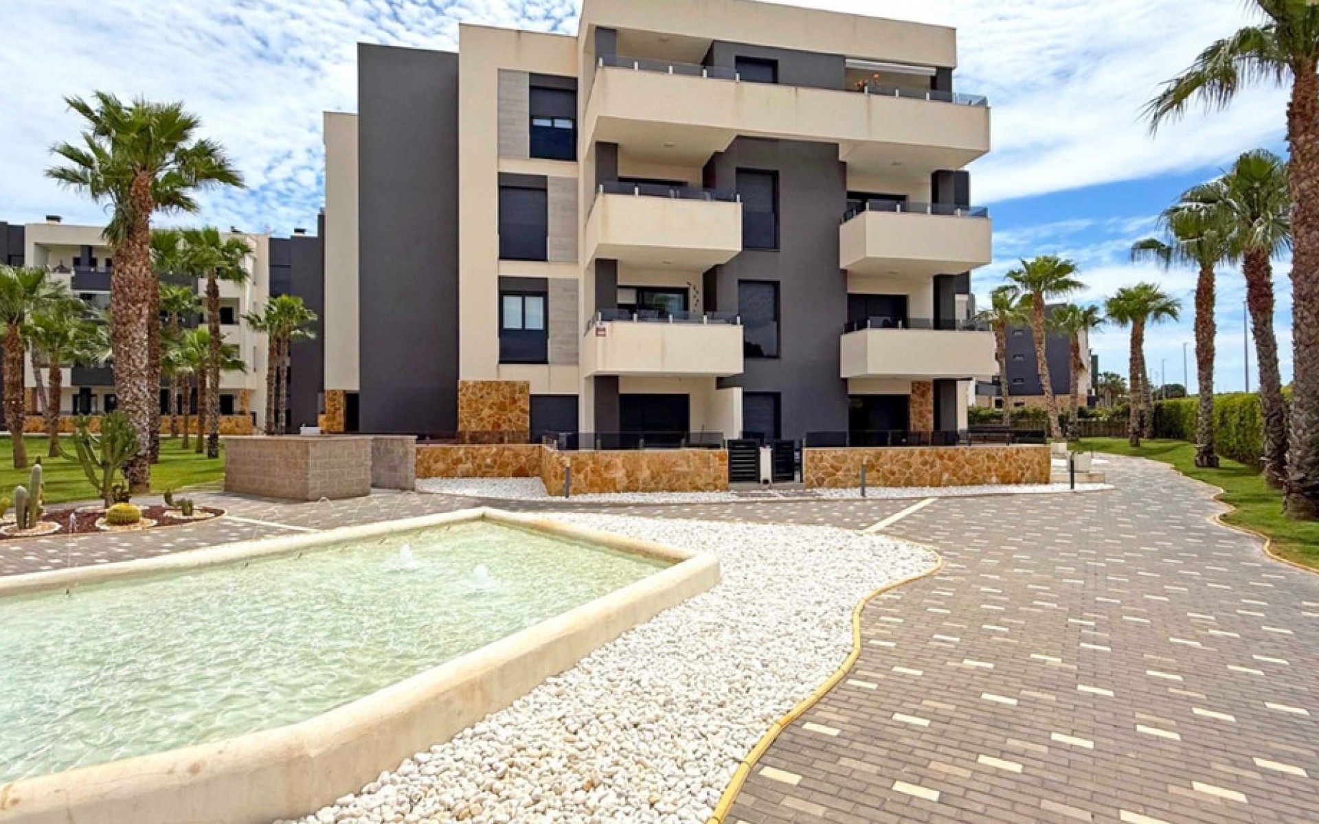 Resale - Apartment - Los Altos