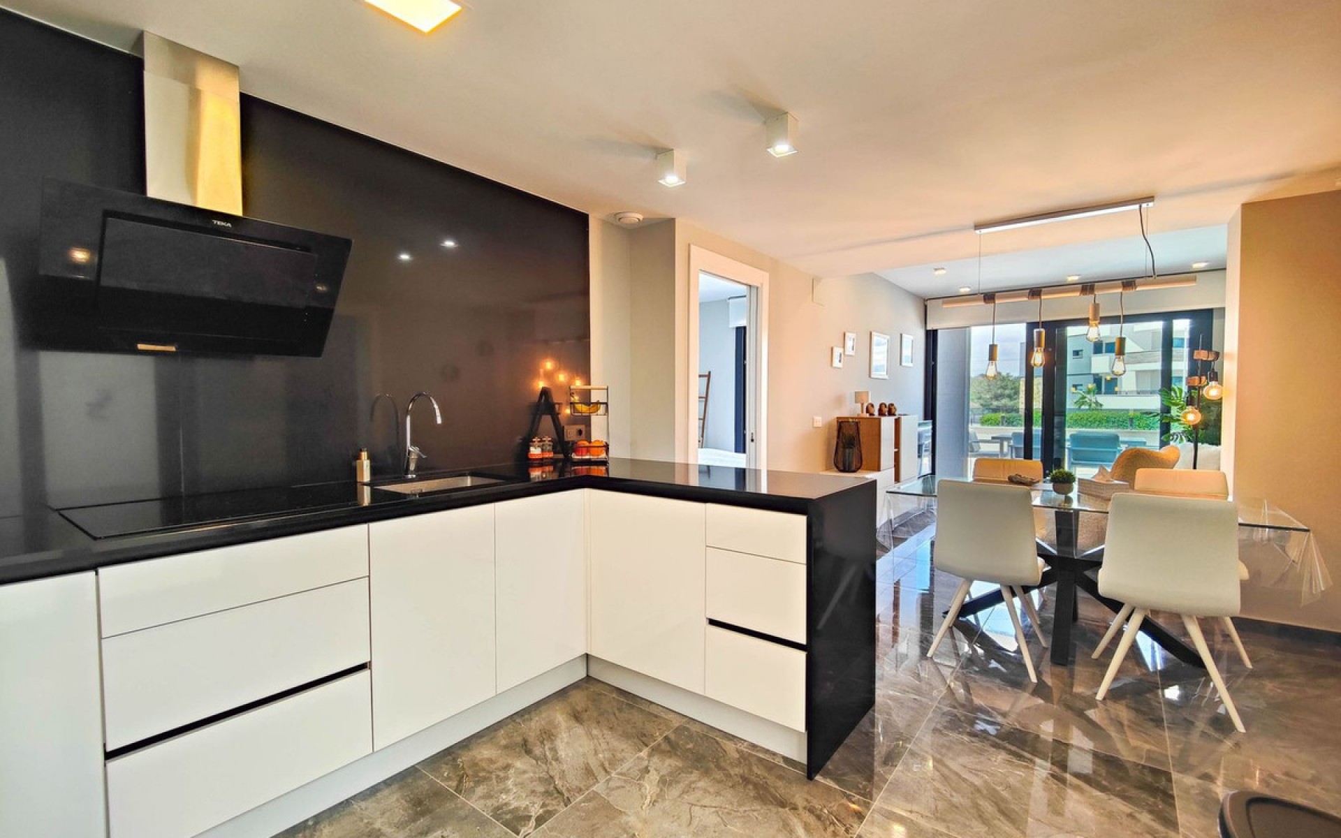 Resale - Apartment - Los Altos