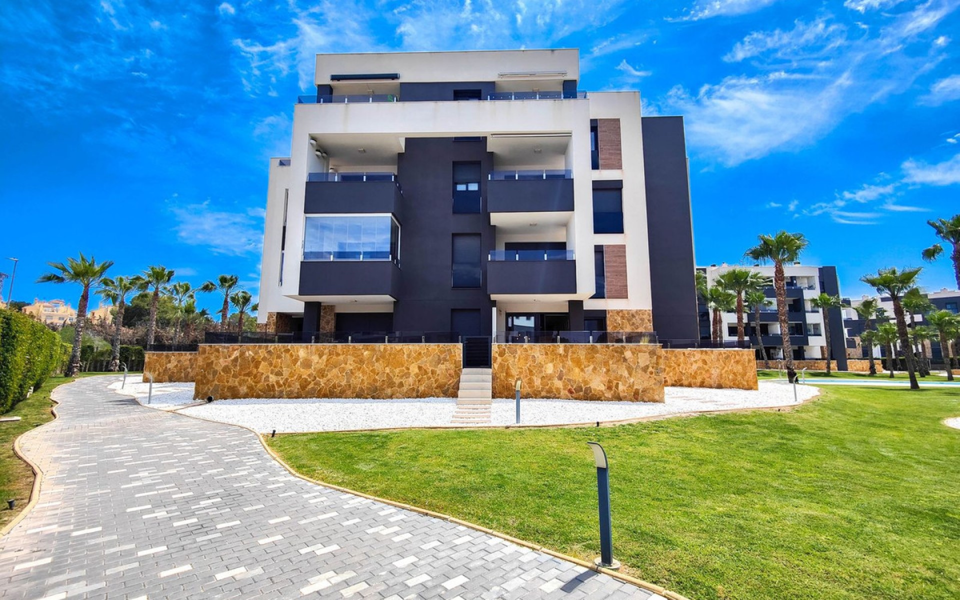 Resale - Apartment - Los Altos